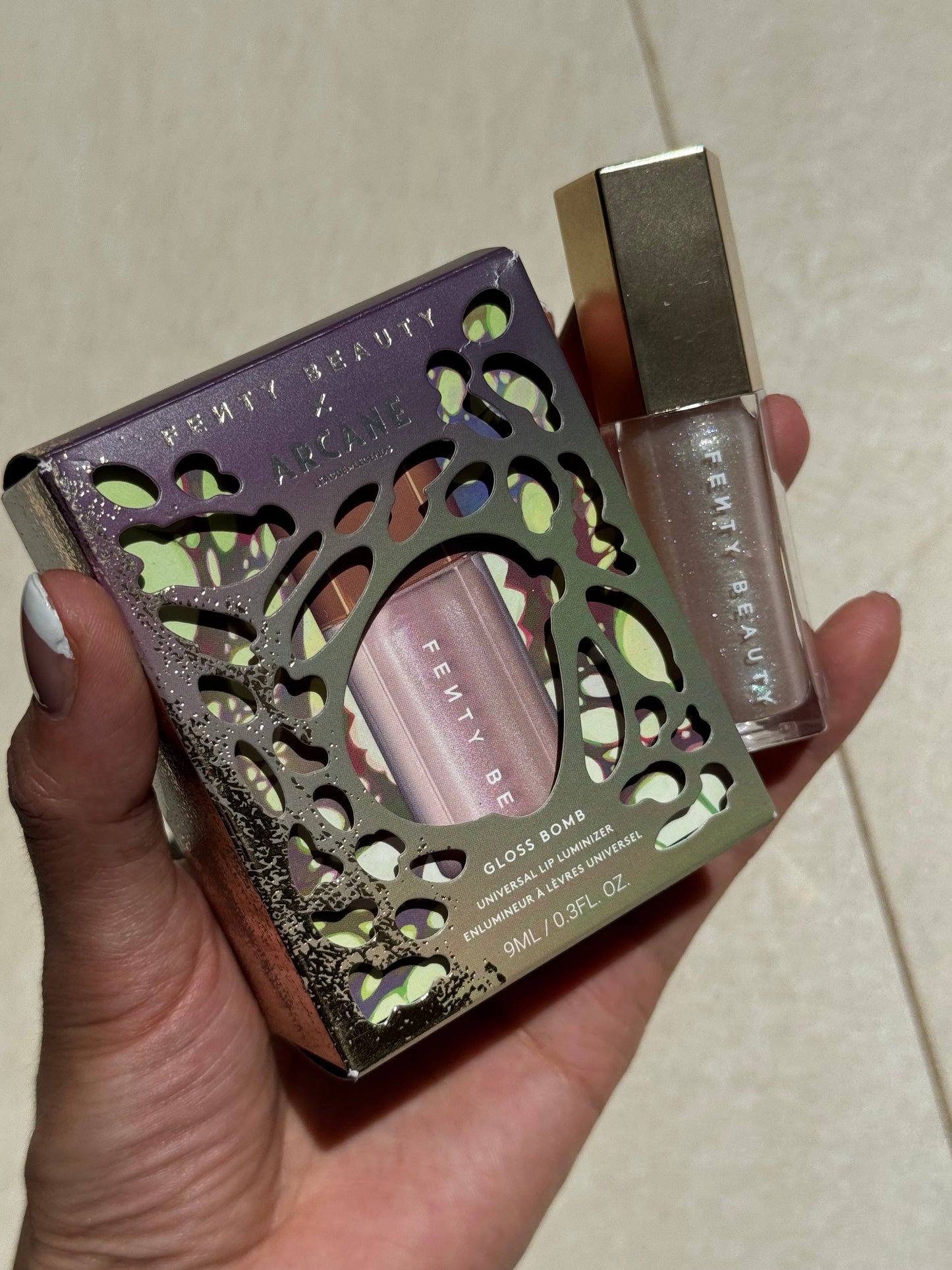 FENTY BEAUTY- Gloss Bomb Universal Lip Luminizer Tono: Morphic Melt