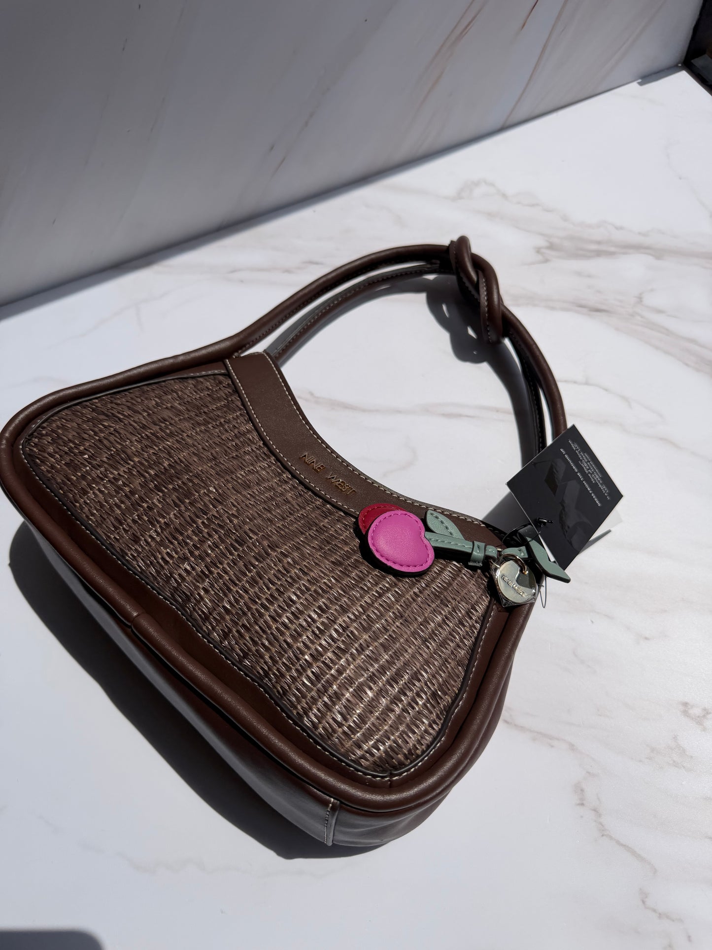 Hand Bag NINE WEST- café con accesorios (chica)