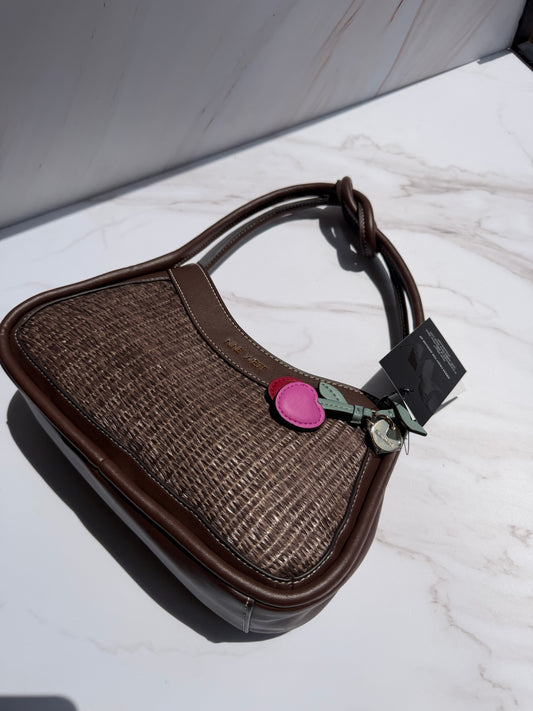 Hand Bag NINE WEST- café con accesorios (chica)