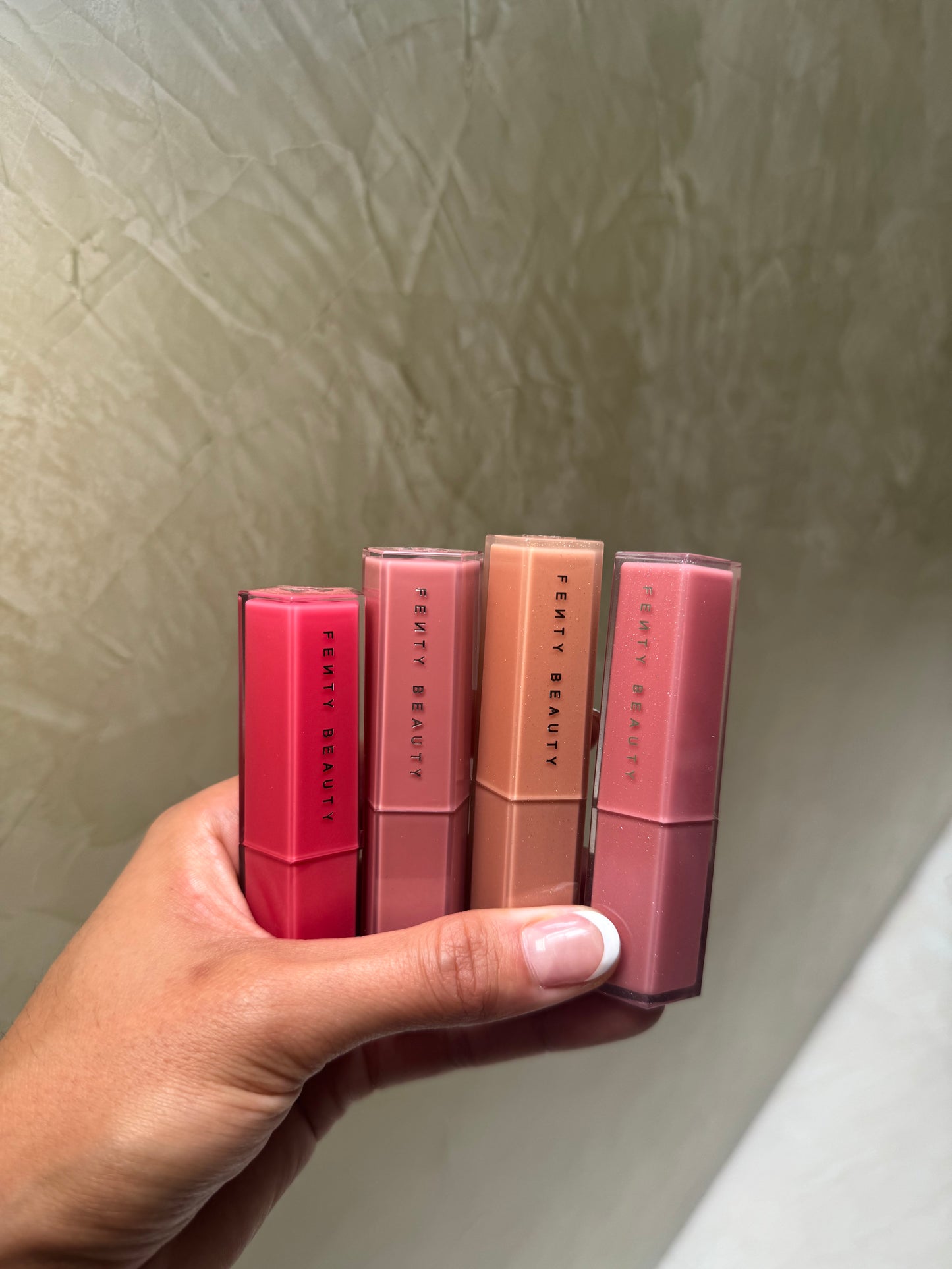 Fenty Beauty by Rihanna Gloss Bomb Stix High-Shine Gloss Stick TONO- FU$$Y 02