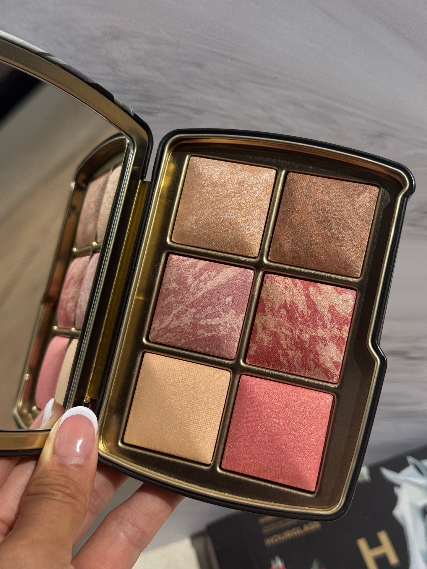 Hourglass Ambient Lighting Edit Unlocked HORSE Palette