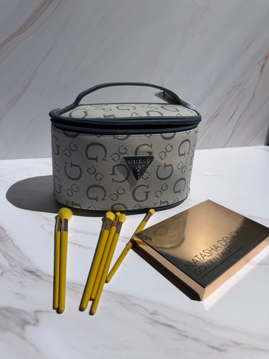 Cosmetiquera GUESS Azul con logo