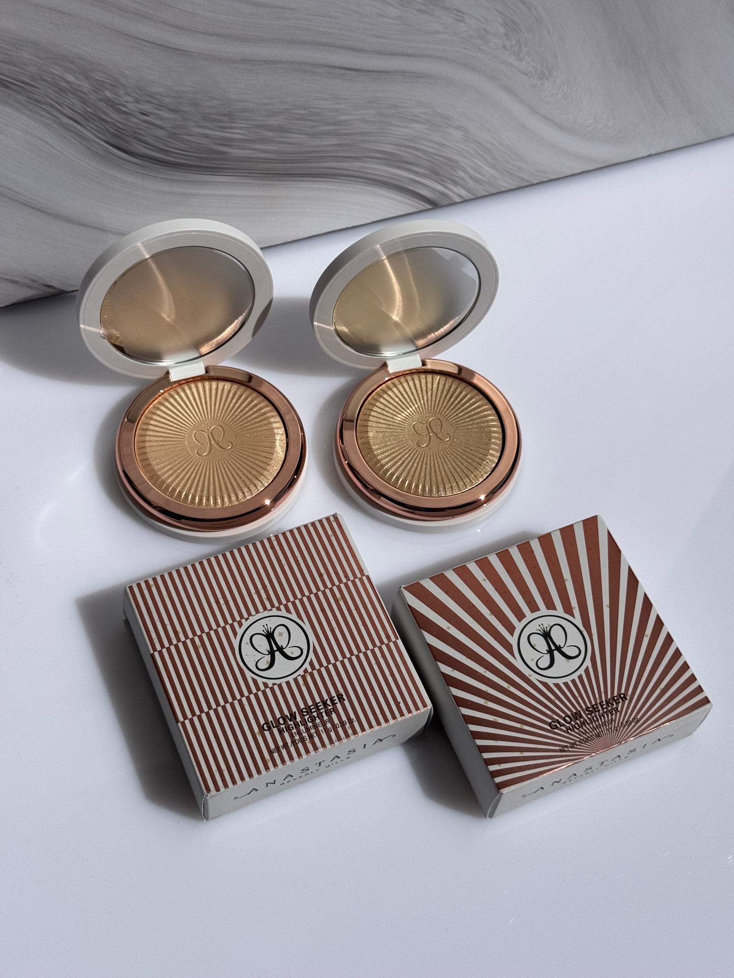 Anastasia Beverly Hills Glow Seeker Champagne Gold Powder Highlighter Tono- ETHEREAL