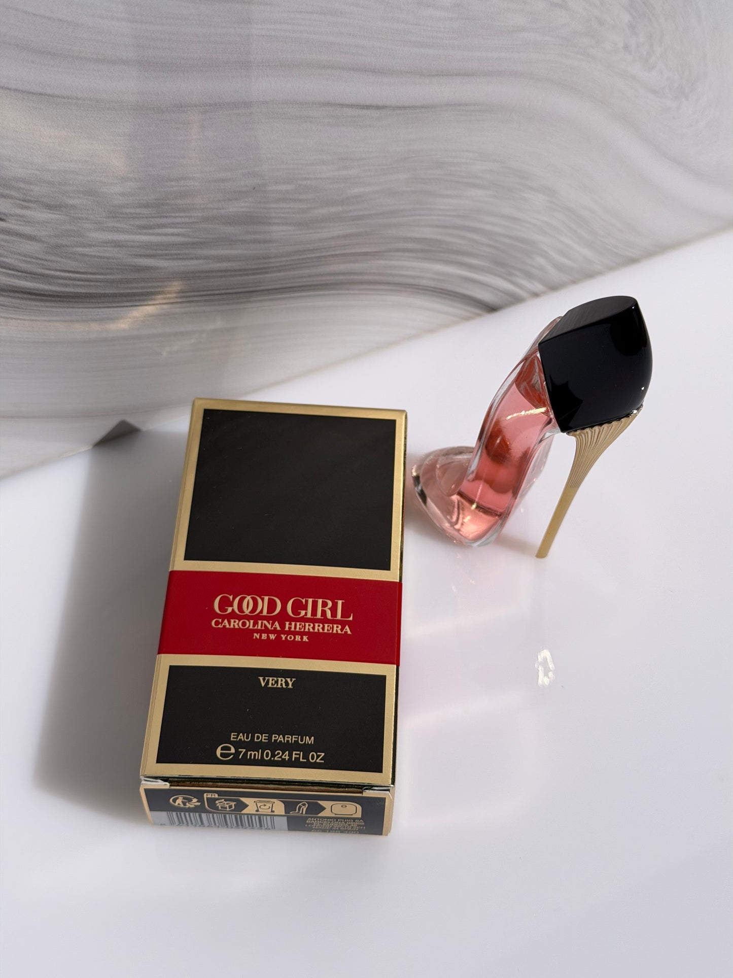 Mini Carolina Herrera Very Good Girl Eau de Parfum with Rose & Vanillai 7ml