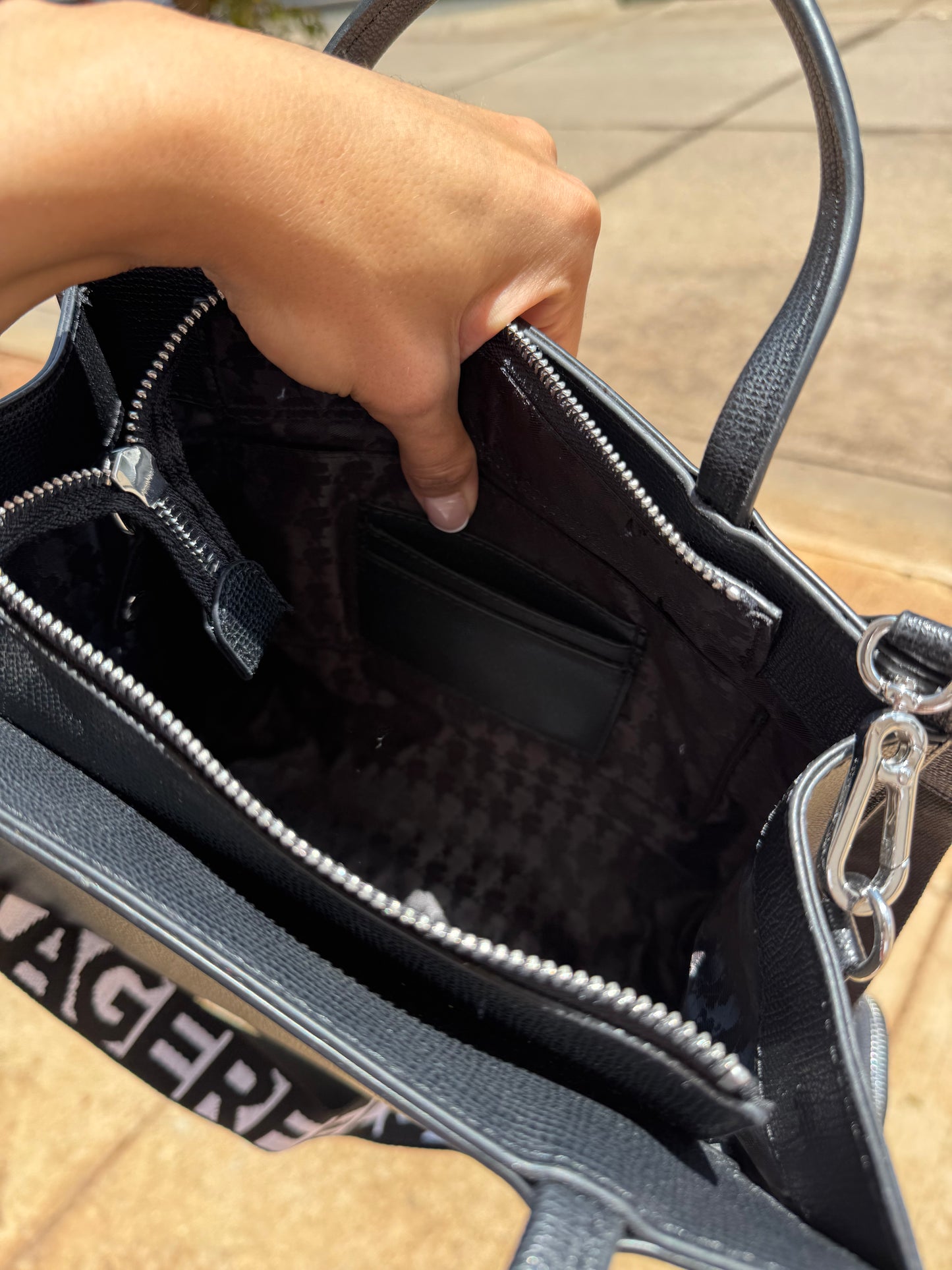 Crossbody Karl Lagerfeld con Strap grueso Negra