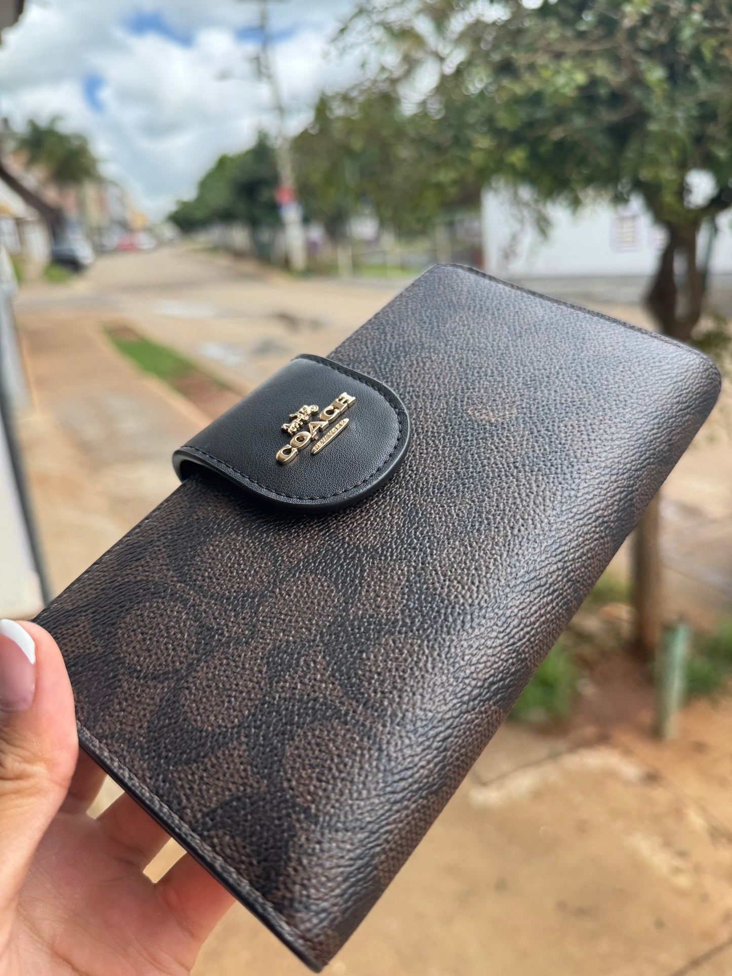 Phone Wallet COACH In Signature Canvas Gold/Walnut/Black