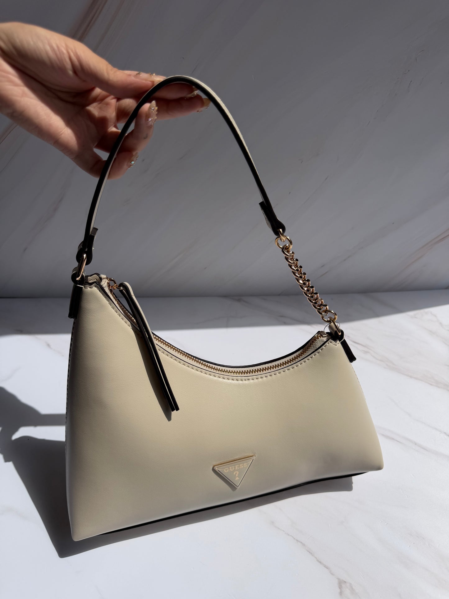 Shoulder Bag GUESS- Color Crema chica