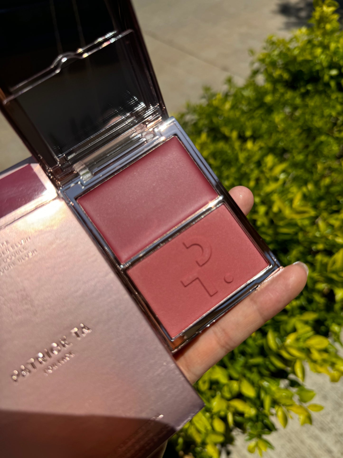 Double Take Crème & Powder Blush Patrick Ta OH SHE’S DIFFERENT