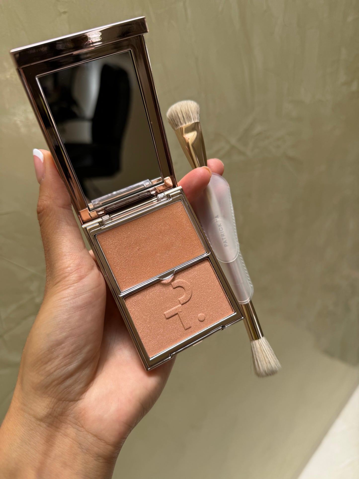 PATRICK TA Major Glow Crème & Powder Light Reflecting Translucent Highlighter Duo DADDY