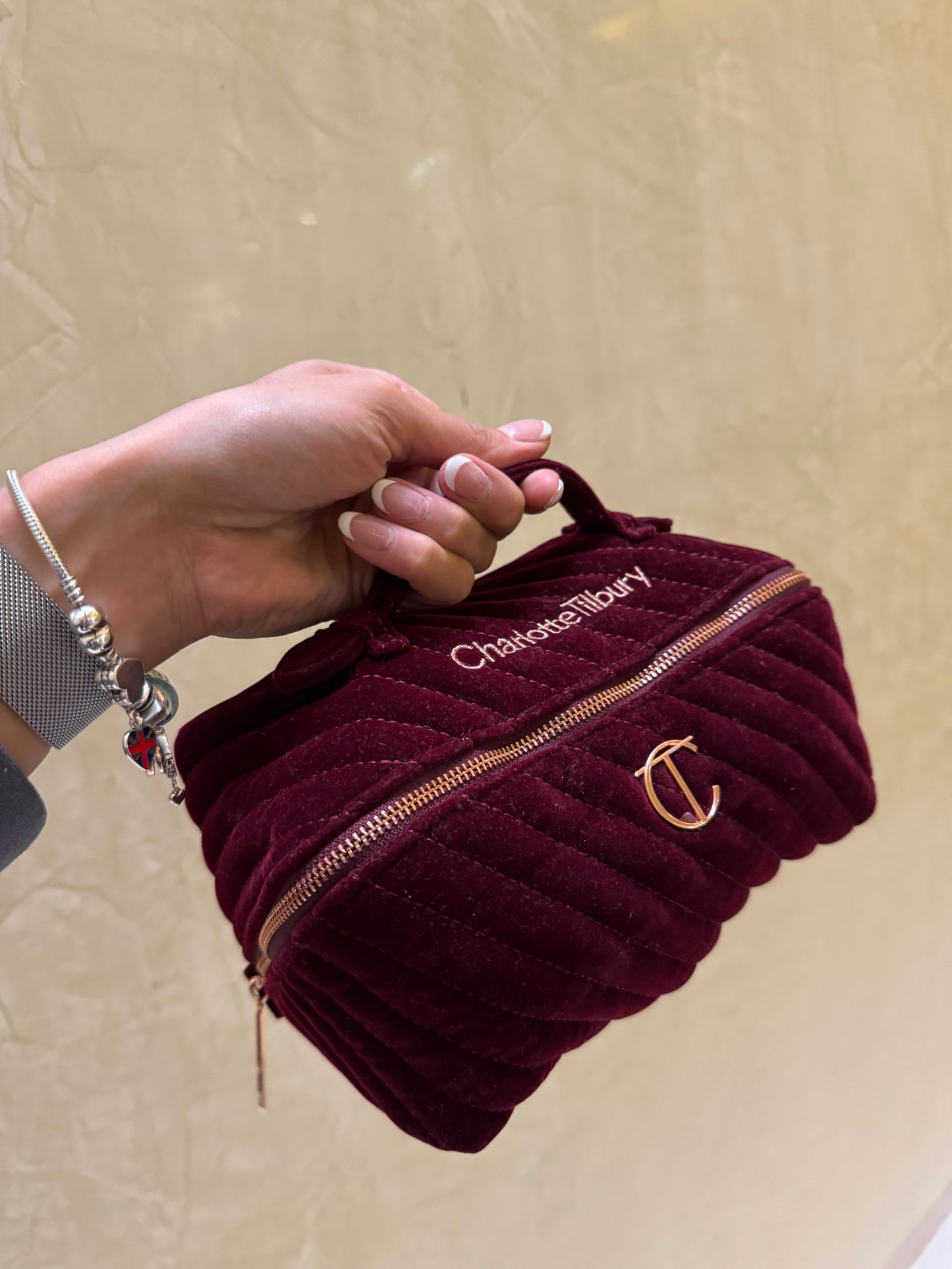 MAKEUP BAG OF DREAMS - Charlotte Tilbury Cosmetiquera