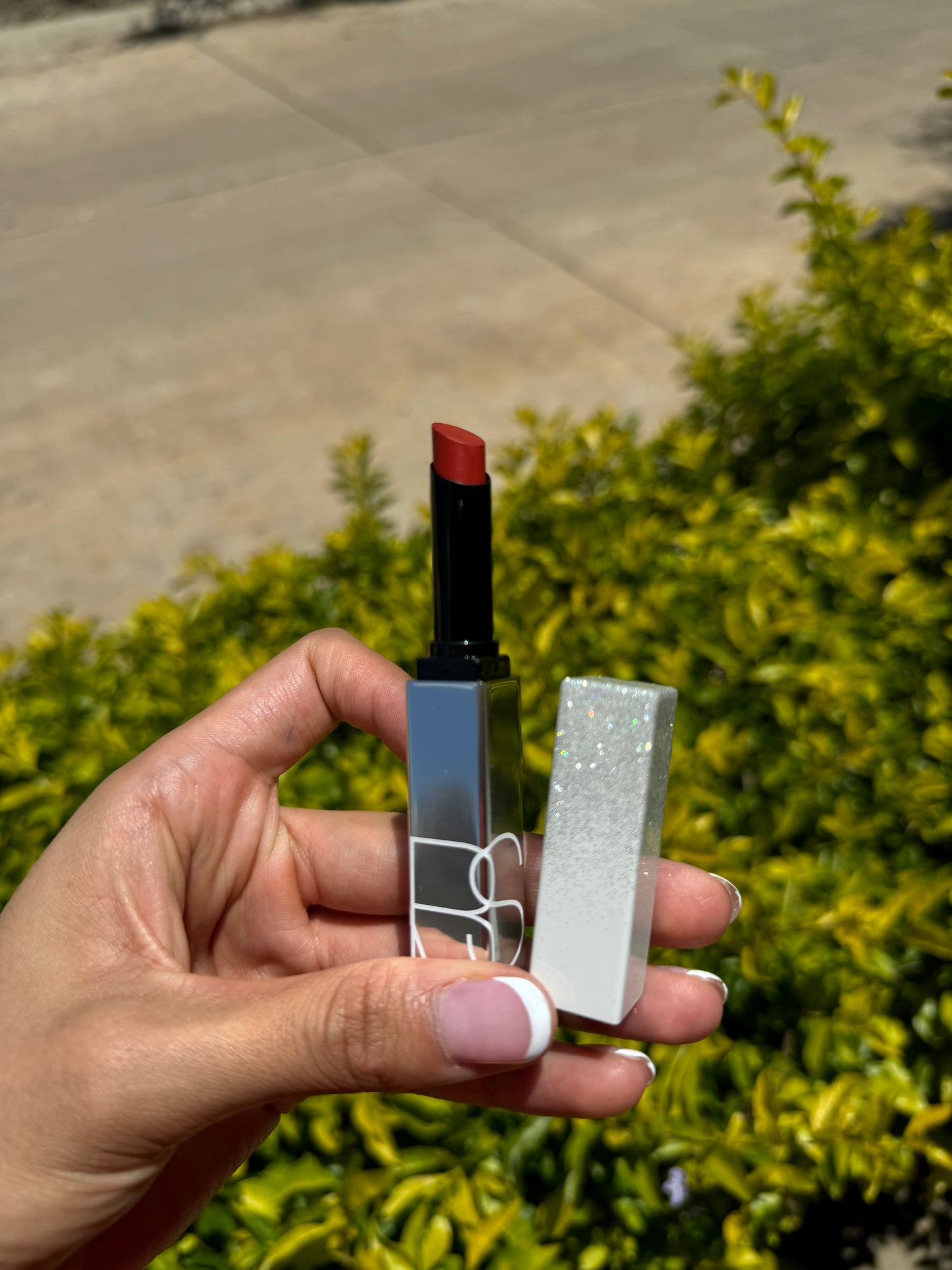 POWERMATTE LIPSTICK NARS- TOO HOT TO HOLD 133