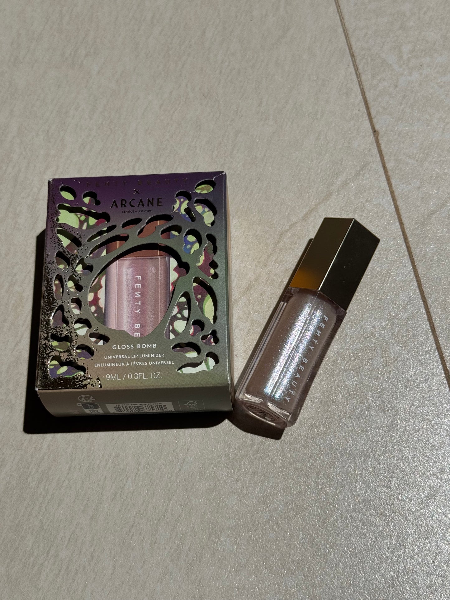 FENTY BEAUTY- Gloss Bomb Universal Lip Luminizer Tono: Morphic Melt