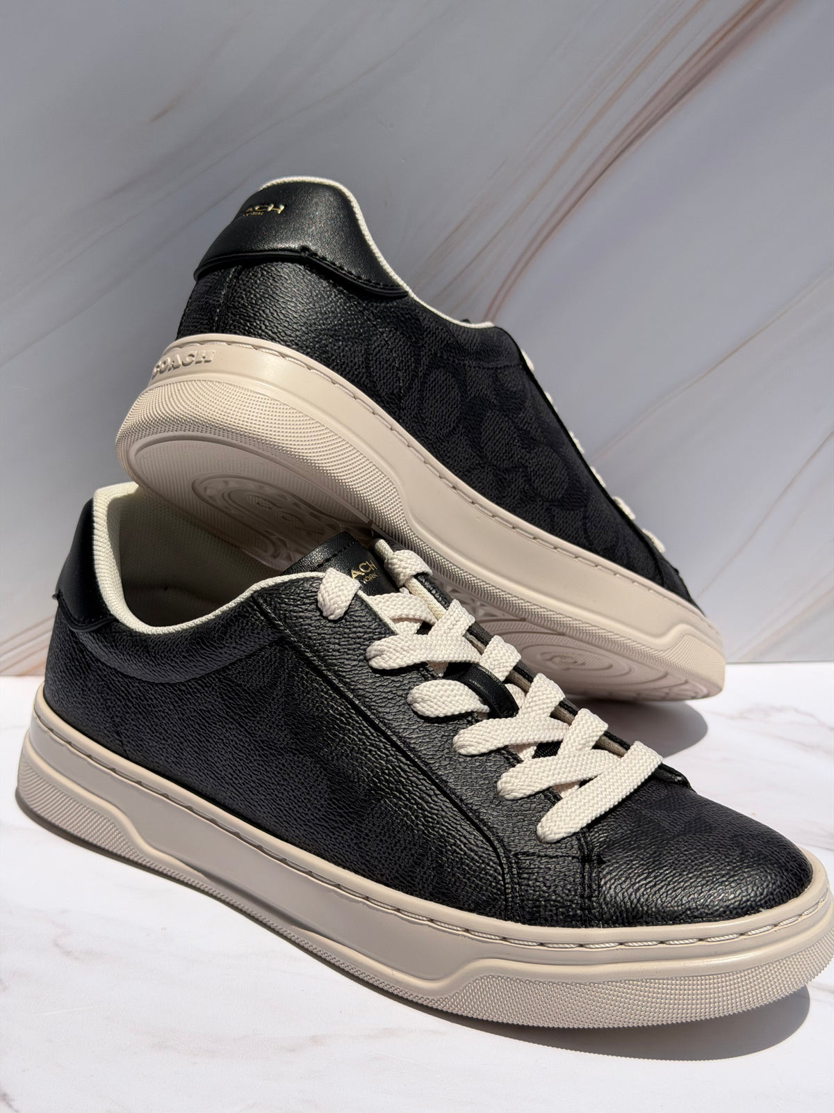 Tenis COACH talla 24mx negros con logo