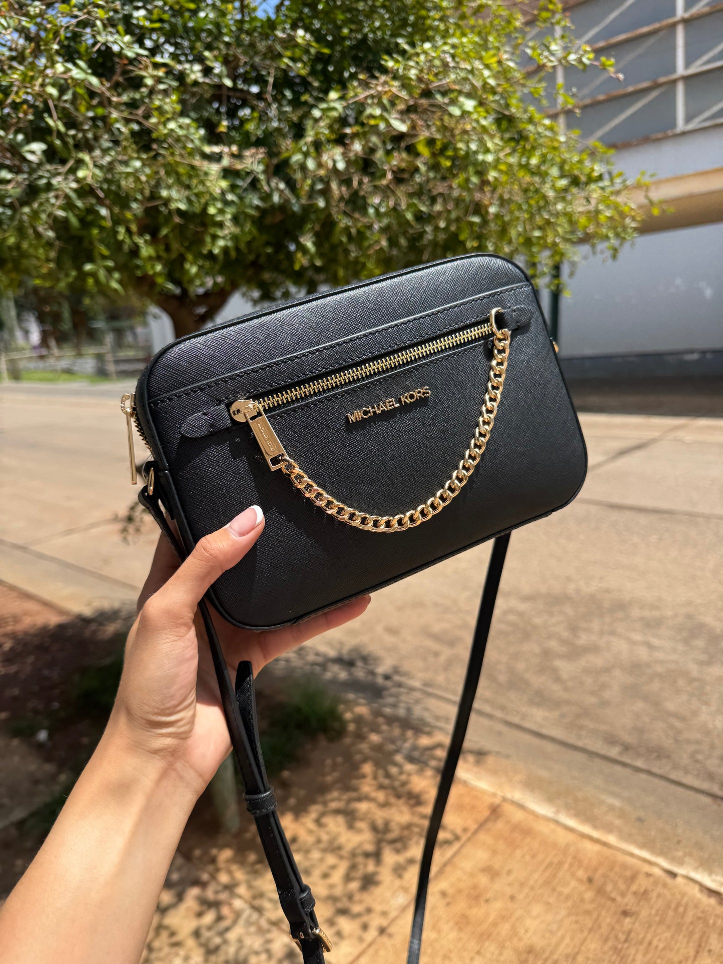 MICHAEL KORS OUTLET Jet Set Large Saffiano Leather Crossbody Bag Negra cadena Dorada
