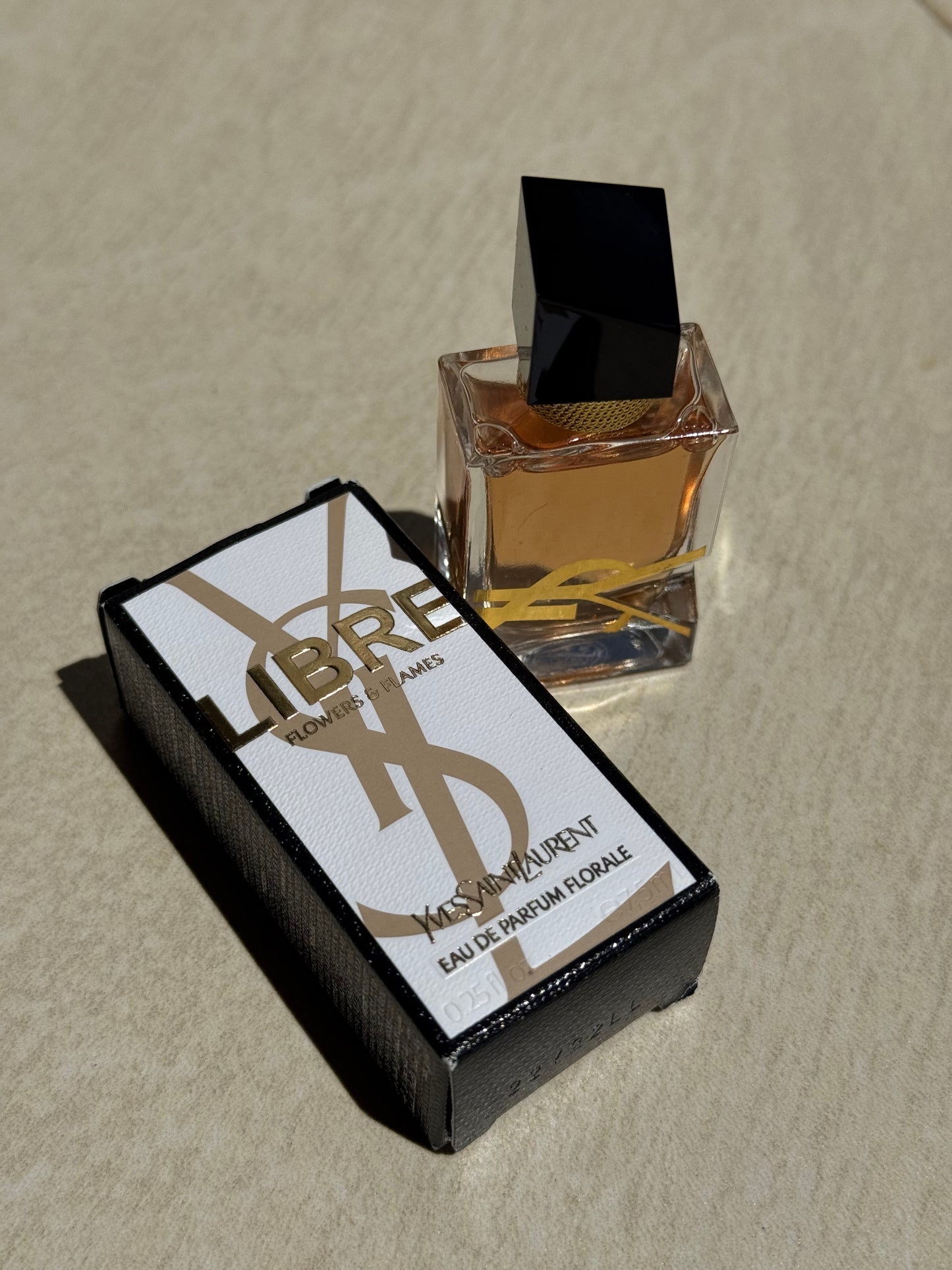 MINI Yves Saint Laurent Libre Flowers & Flames Eau de Parfum Spray with Coco- Palm Tree Flower & Lily Floweri