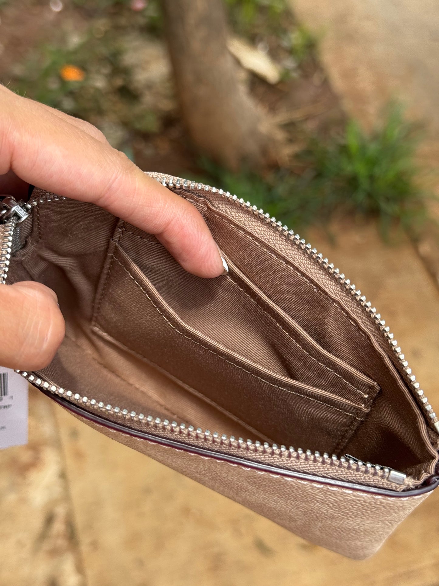Muñequera Coach Sencilla chica de un cierre Beige