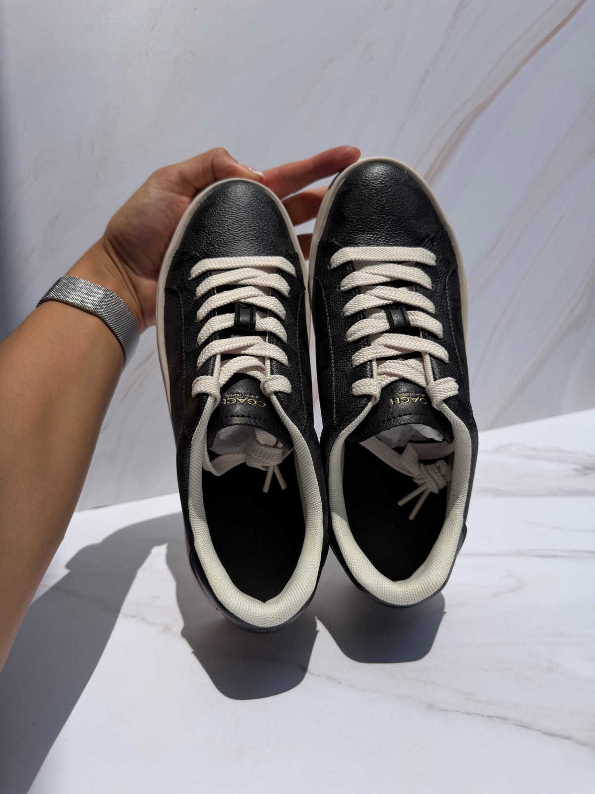 Tenis COACH talla 24mx negros con logo
