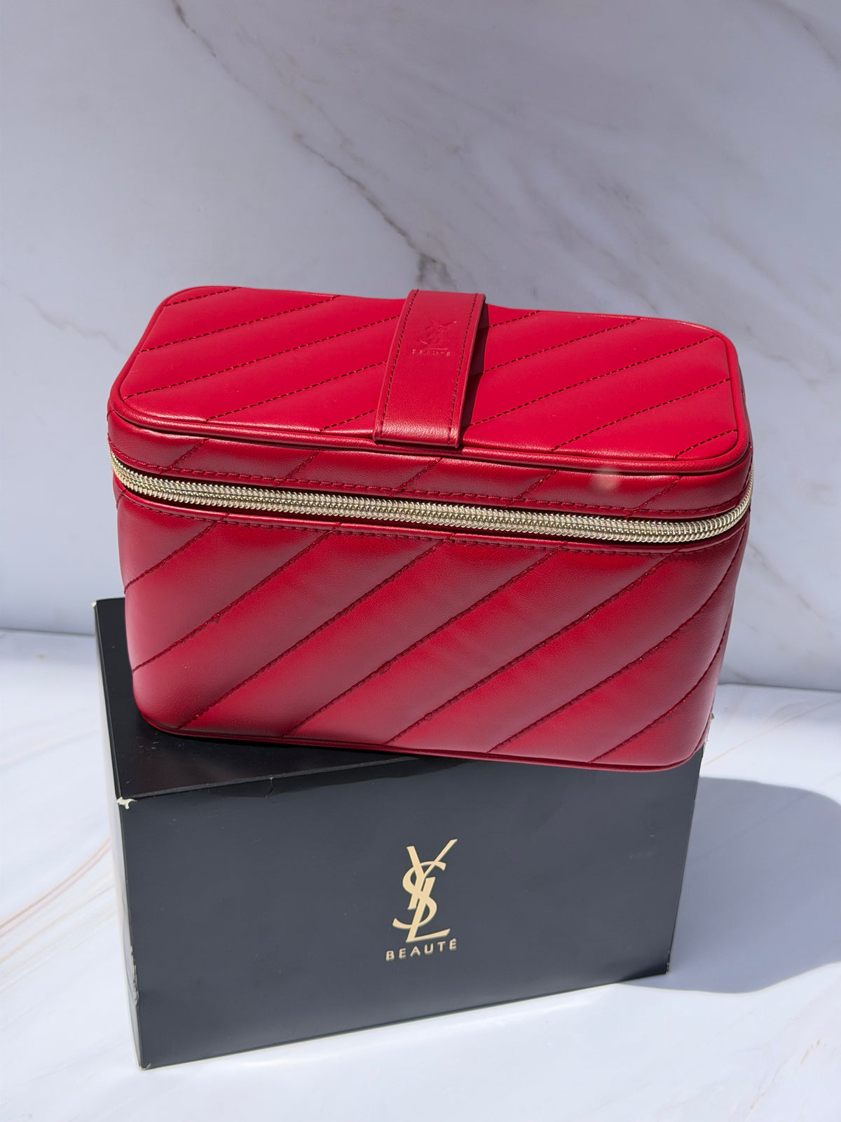 Makeup Bag YSL roja cosmetiquera