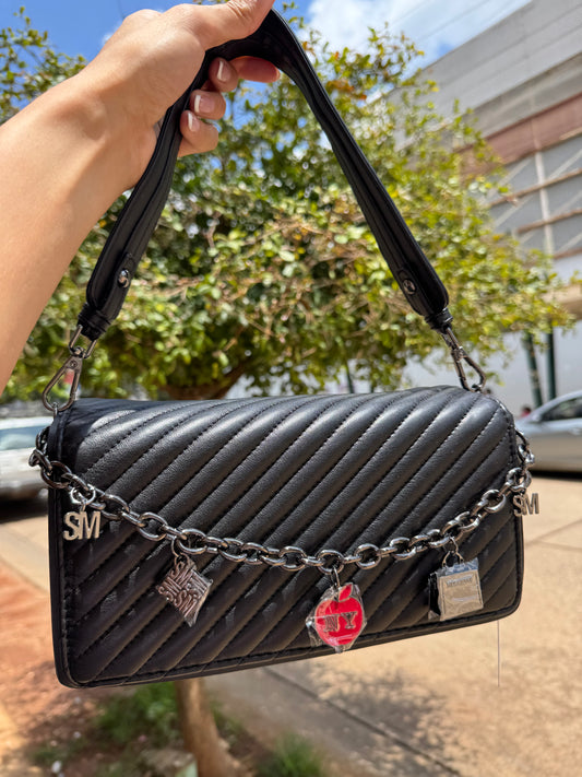 Shoulder Bag Steve Madden Negra con charms