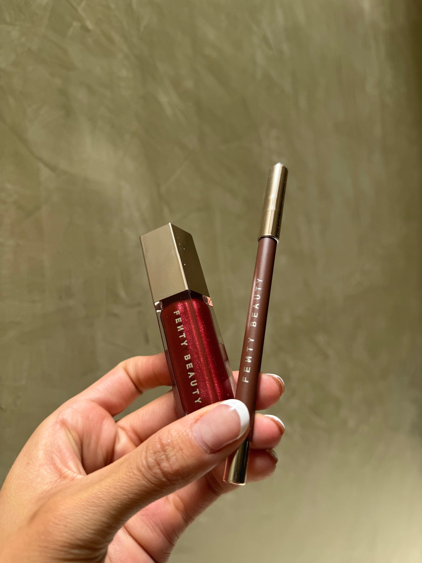 CHOCOLATE CHERRIEZ 2-PIECE LIP SET + POUCH