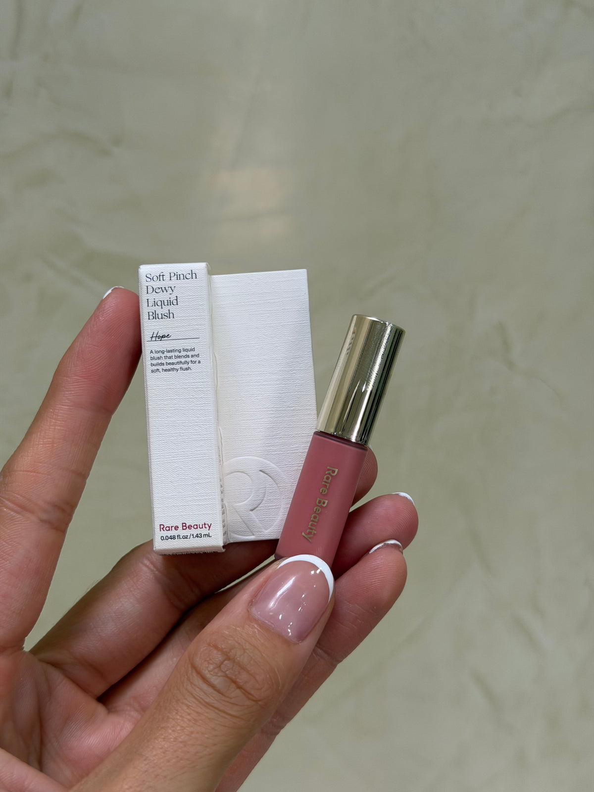 Mini blush Rare Beauty tono Hope 1.43ml