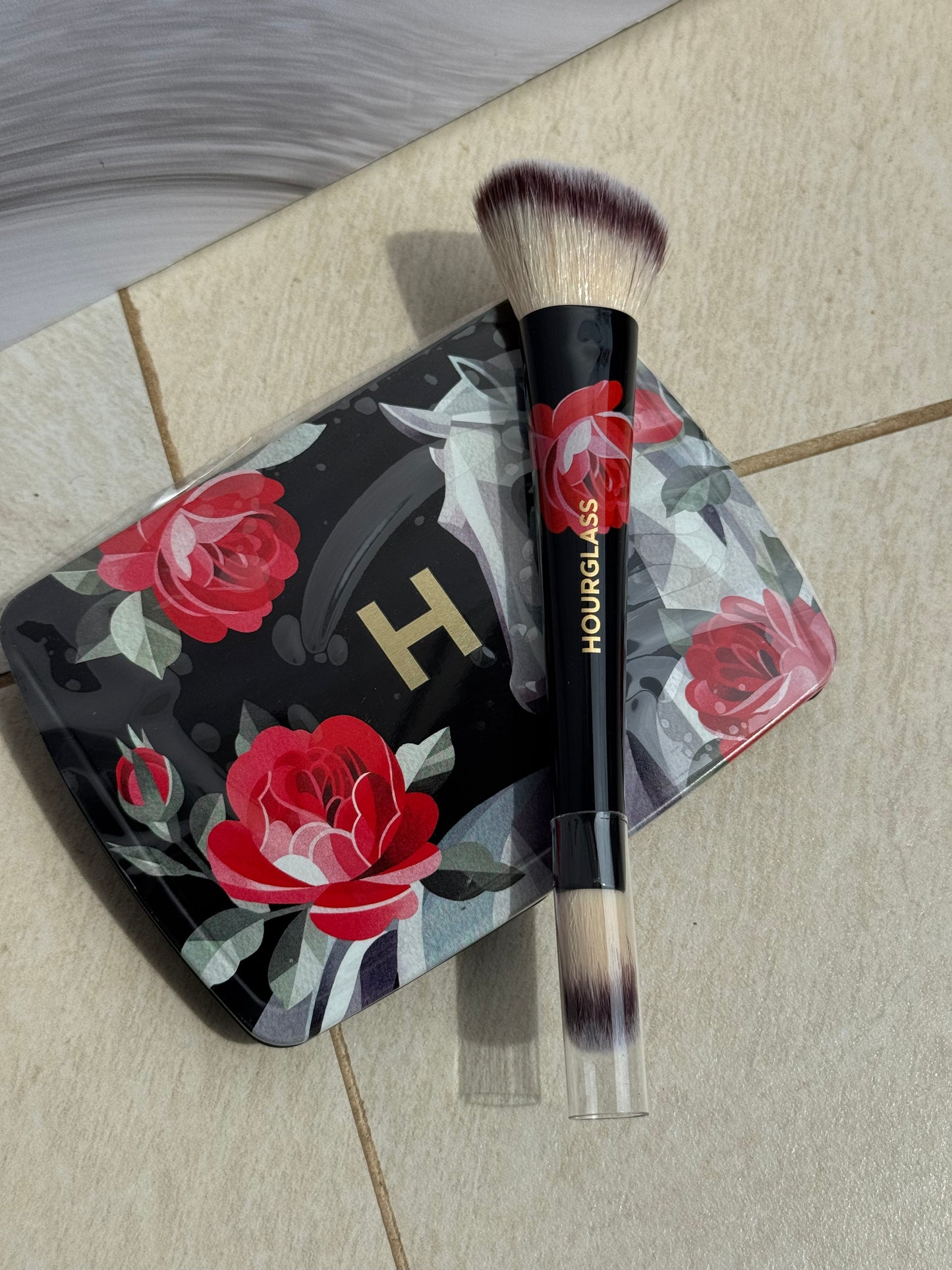 Hourglass AMBIENT LIGHTING EDIT BRUSH II HORSE