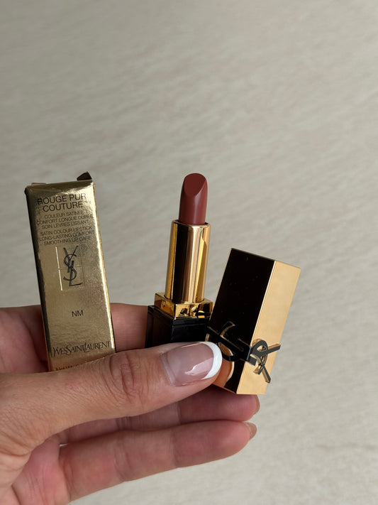 Mini Yves Saint Laurent Rouge Pur Couture Caring Satin Lipstick with Ceramides Tono- Nu Muse