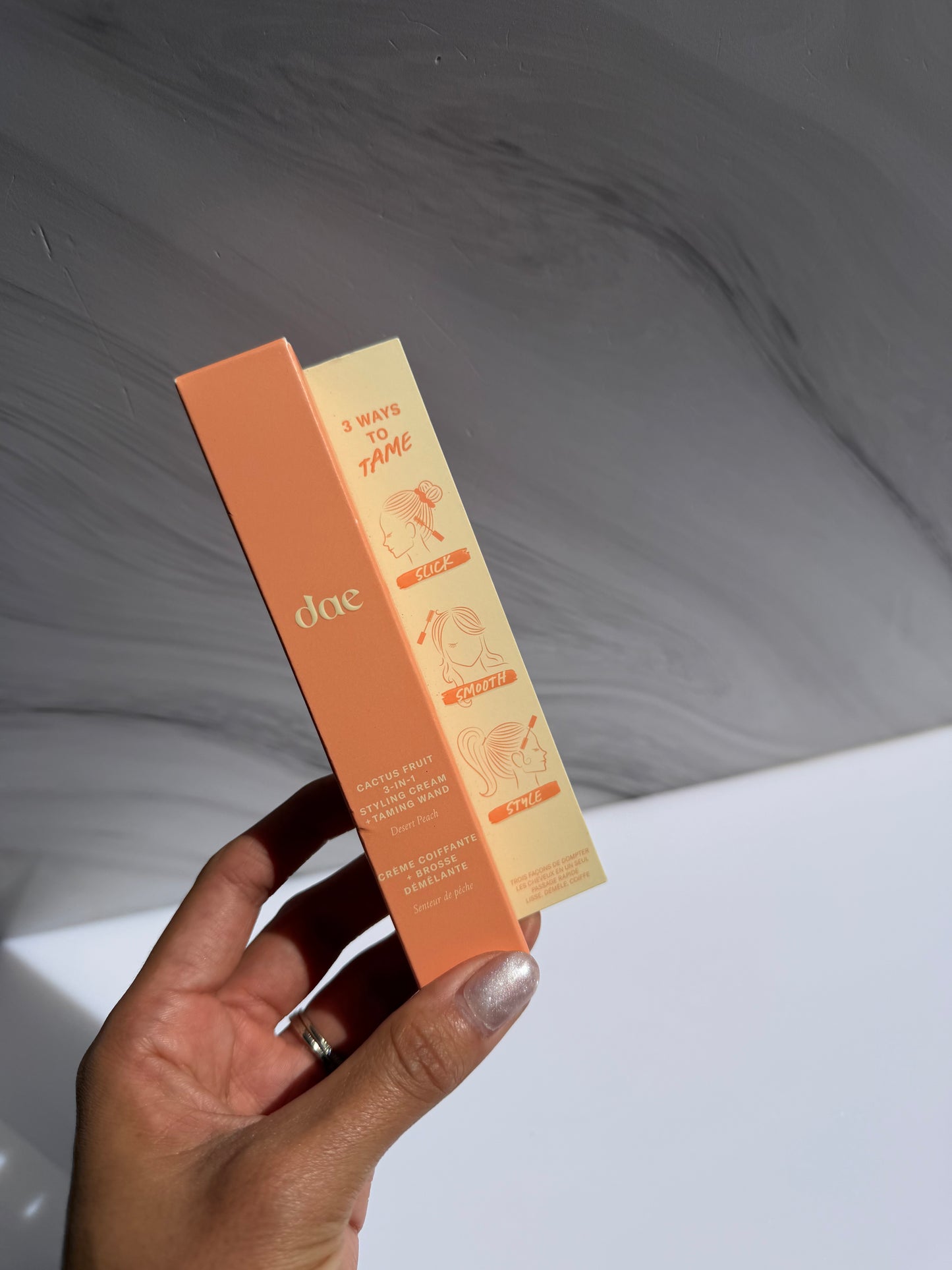 dae Cactus Fruit 3-in-1 Styling Cream with Taming Wand