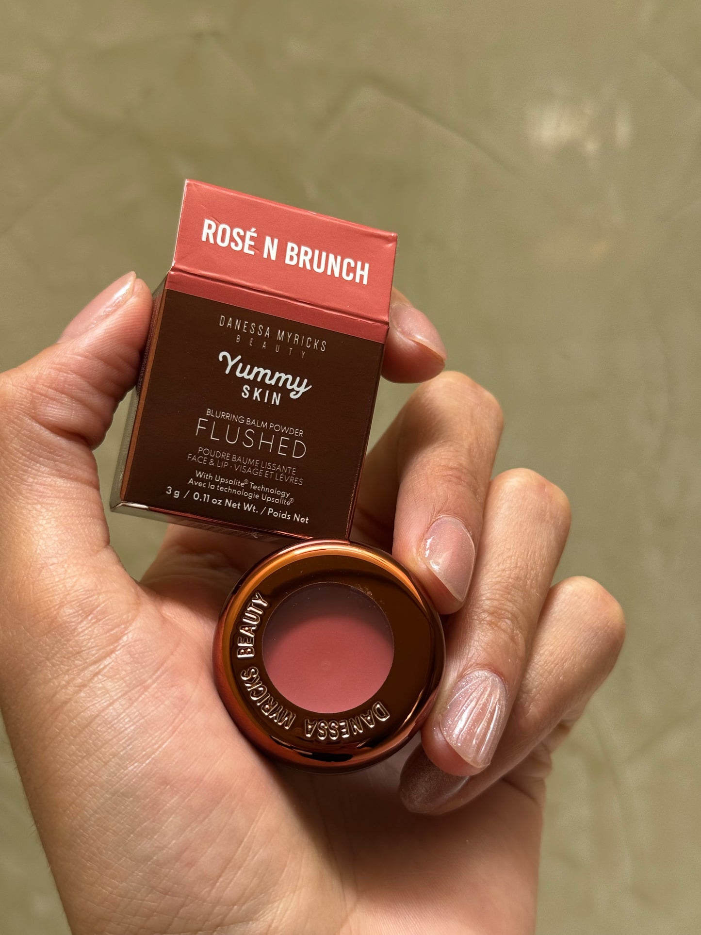 Mini Danessa Myricks Beauty Yummy Skin Blurring Balm Powder Flushed - Matte Color for Cheek & Lipi Tono- ROSÉ N BRUNCH