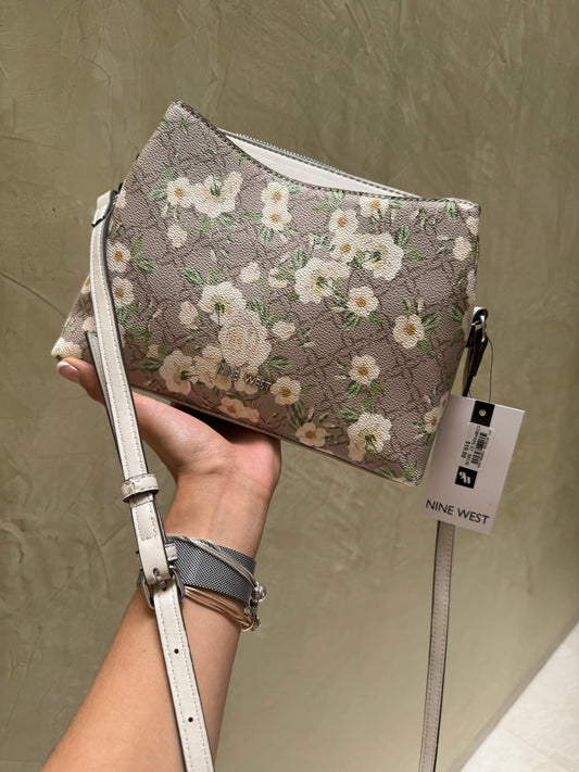 Crossbody Nine West Flores blancas