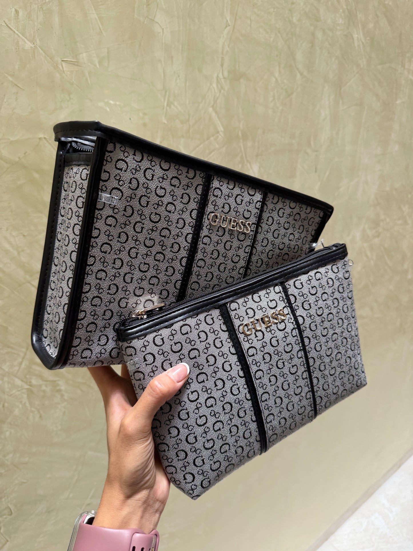 Duo de cosmetiqueras GUESS