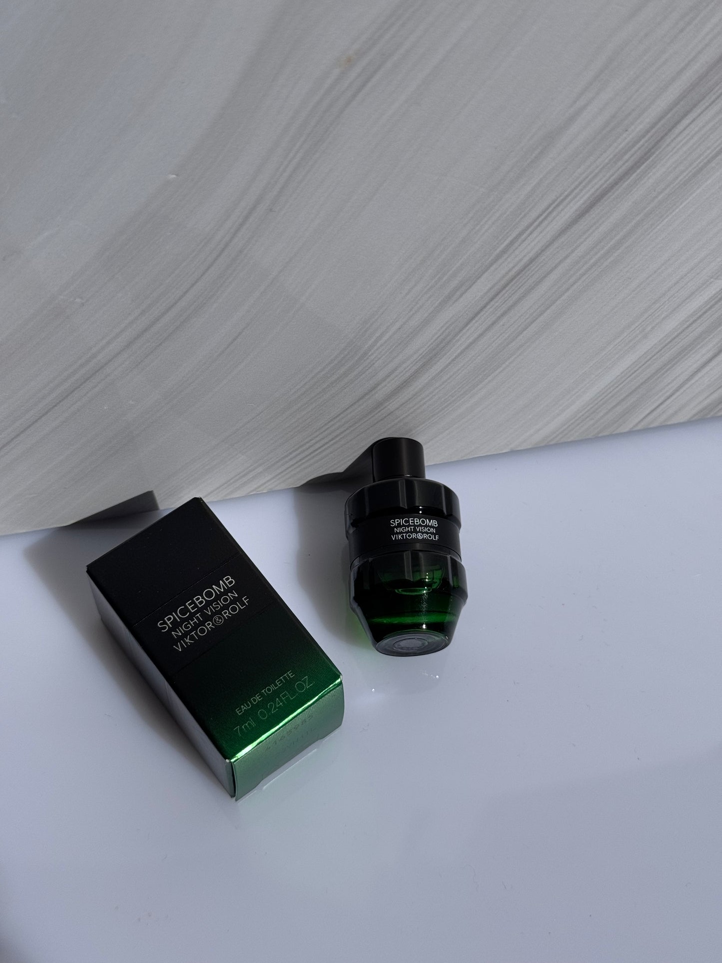 Mini Eau de Toilette SPICEBOMB Night Vision Victor&Rolf 7ml para Hombre