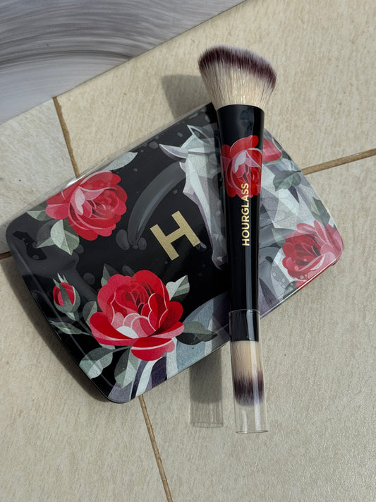 Hourglass AMBIENT LIGHTING EDIT BRUSH II HORSE