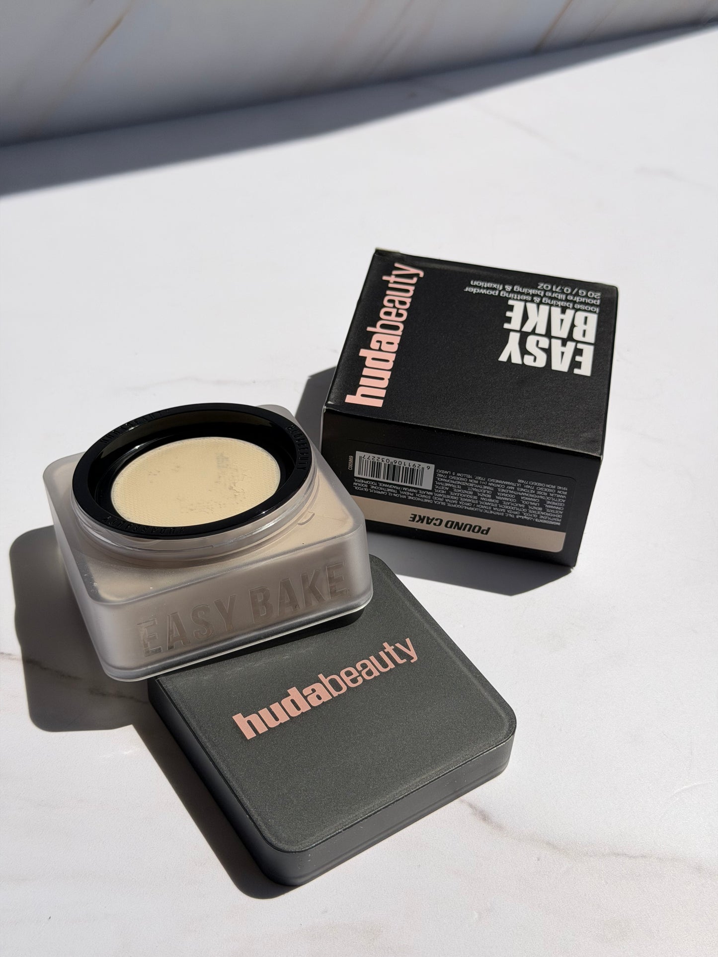 HUDA BEAUTY -Easy Bake Blurring Loose Baking & Setting Powder POUND CAKE