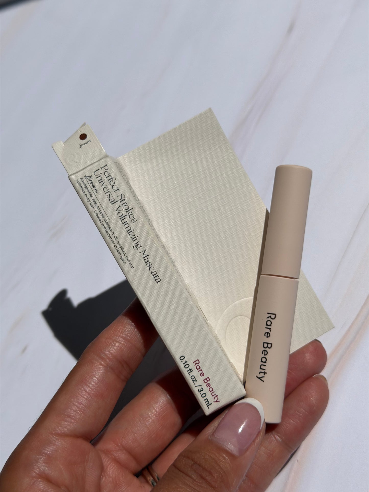Rare Beauty by Selena Gomez- Mini Perfect Strokes Universal Volumizing Mascara tono- Brown 3.0ml