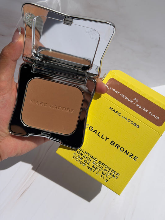 Marc Jacobs Beauty - Legally Bronze Talc-Free Blurring Powder Bronzer- 30 MÉDIUM
