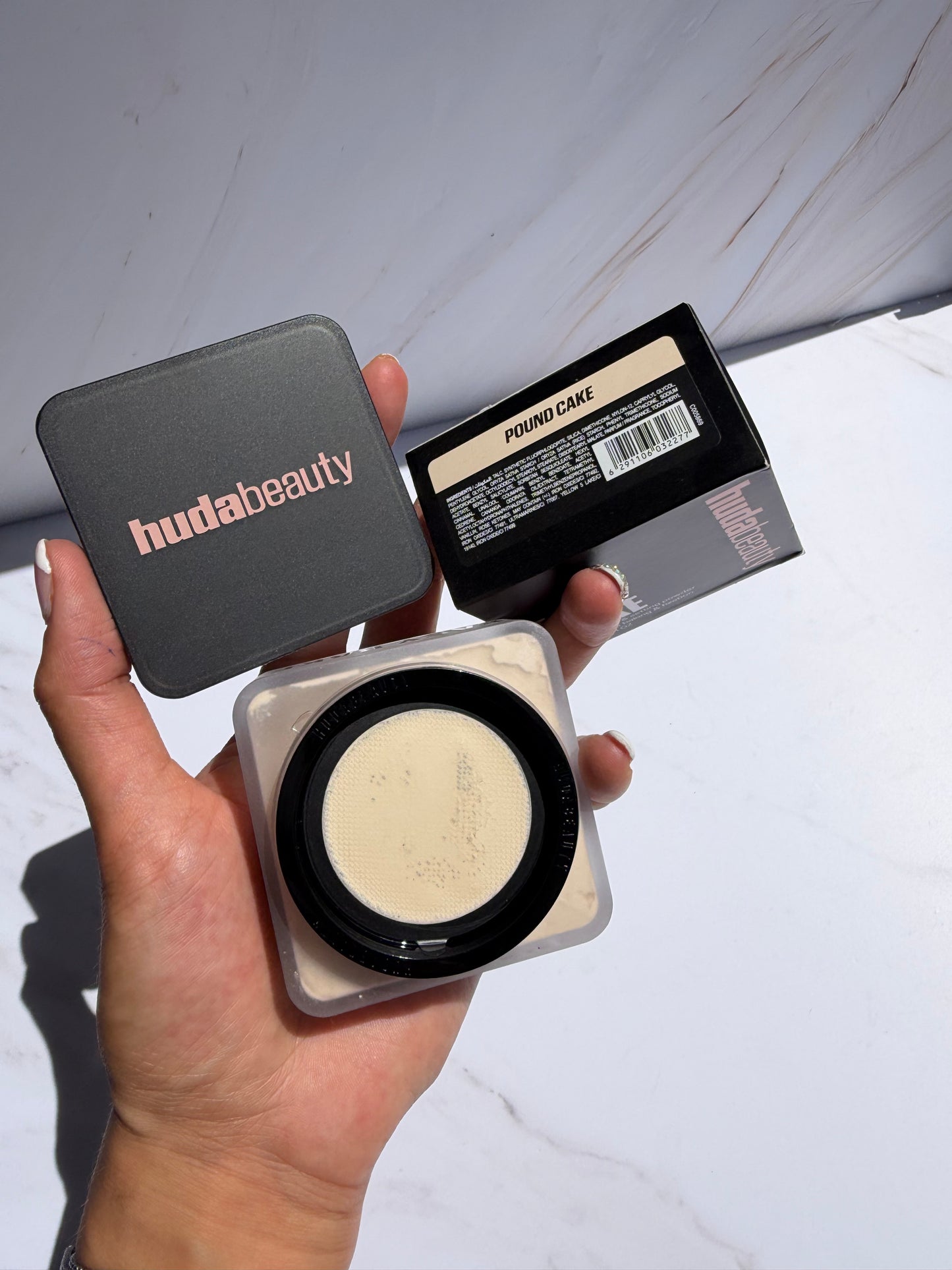 HUDA BEAUTY -Easy Bake Blurring Loose Baking & Setting Powder POUND CAKE