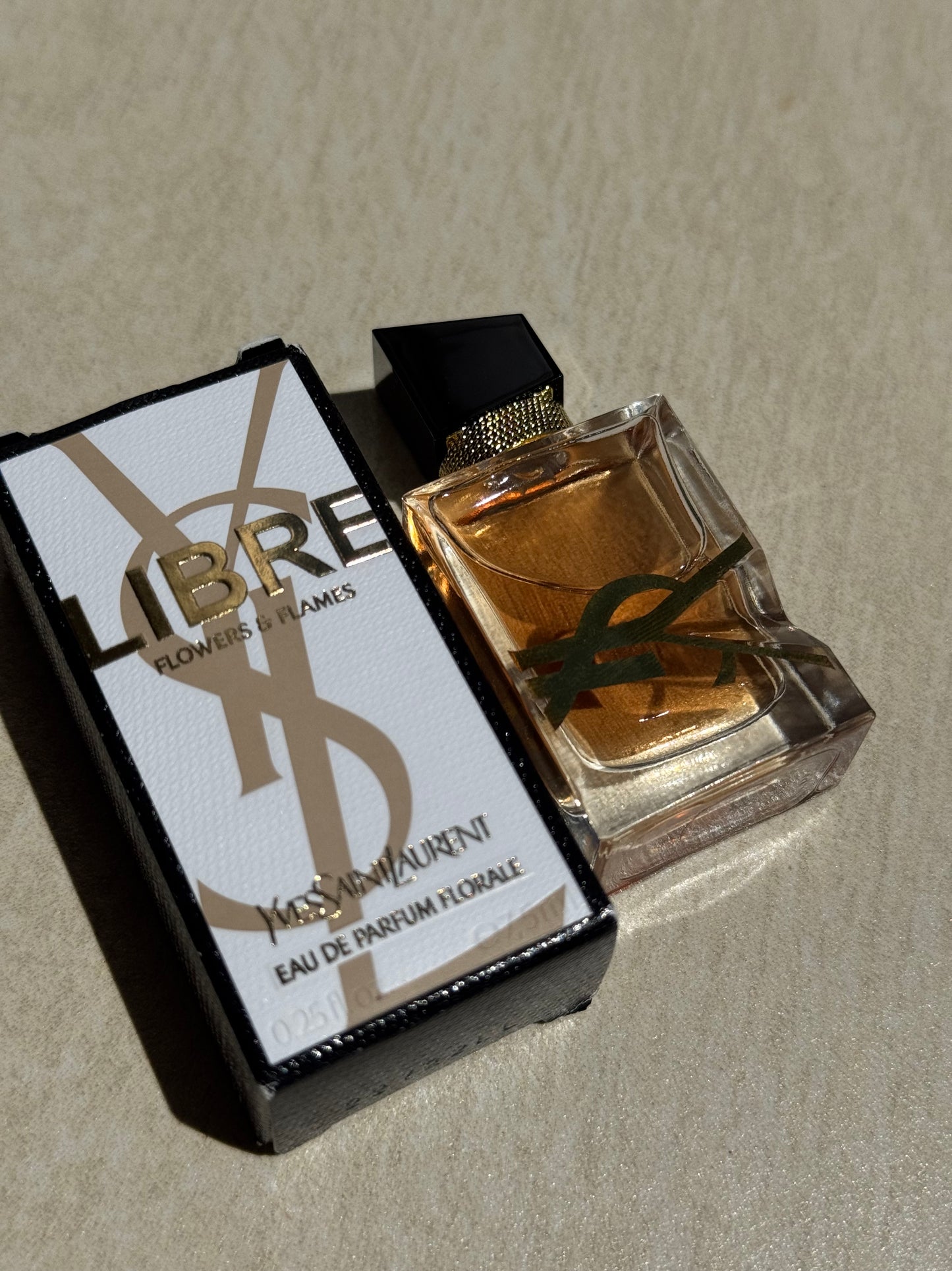 MINI Yves Saint Laurent Libre Flowers & Flames Eau de Parfum Spray with Coco- Palm Tree Flower & Lily Floweri
