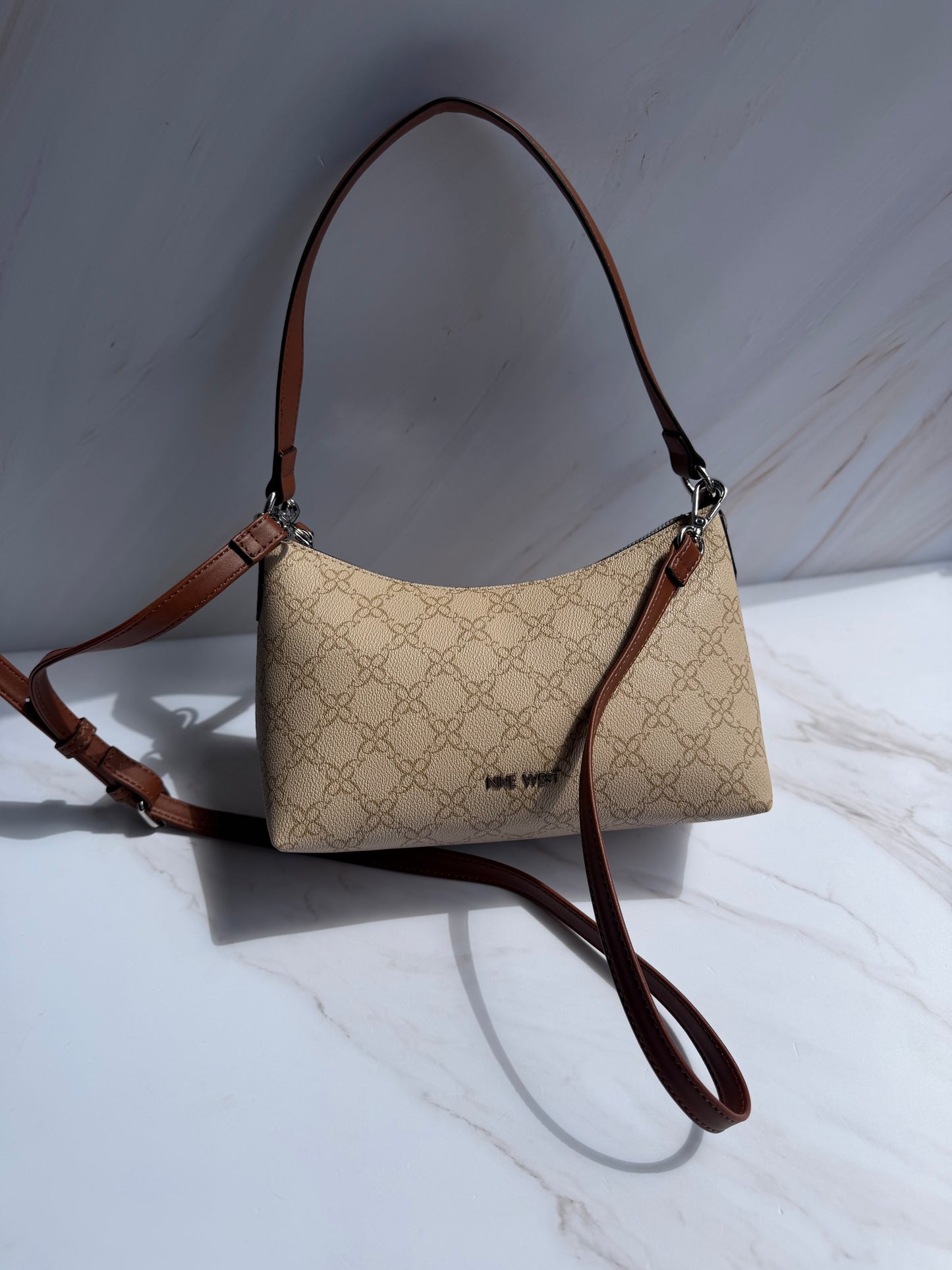 Crossbody NINE WEST-Color Crema con estampado y doble strap