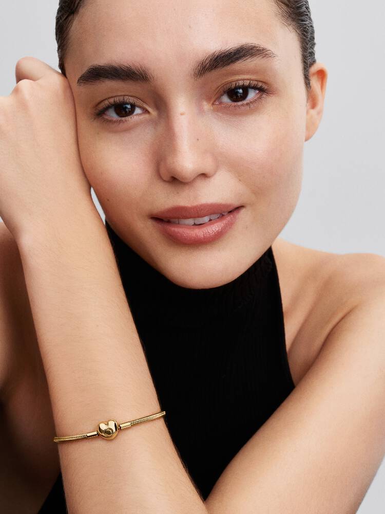 Pulsera de Cadena de Serpiente con Cierre de Corazón Recubrimiento en oro de 14k PANDORA 18cm