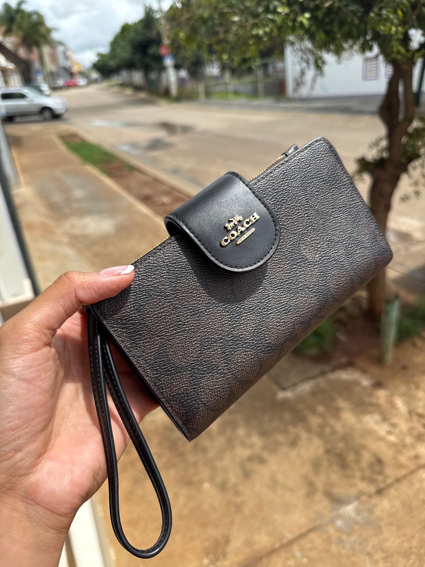 Phone Wallet COACH In Signature Canvas Gold/Walnut/Black