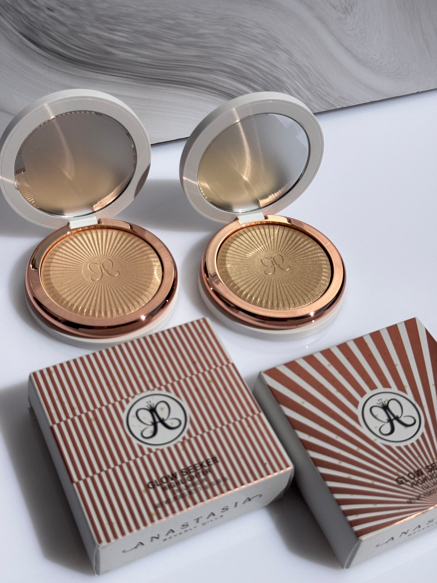 Anastasia Beverly Hills Glow Seeker Champagne Gold Powder Highlighter Tono- ETHEREAL