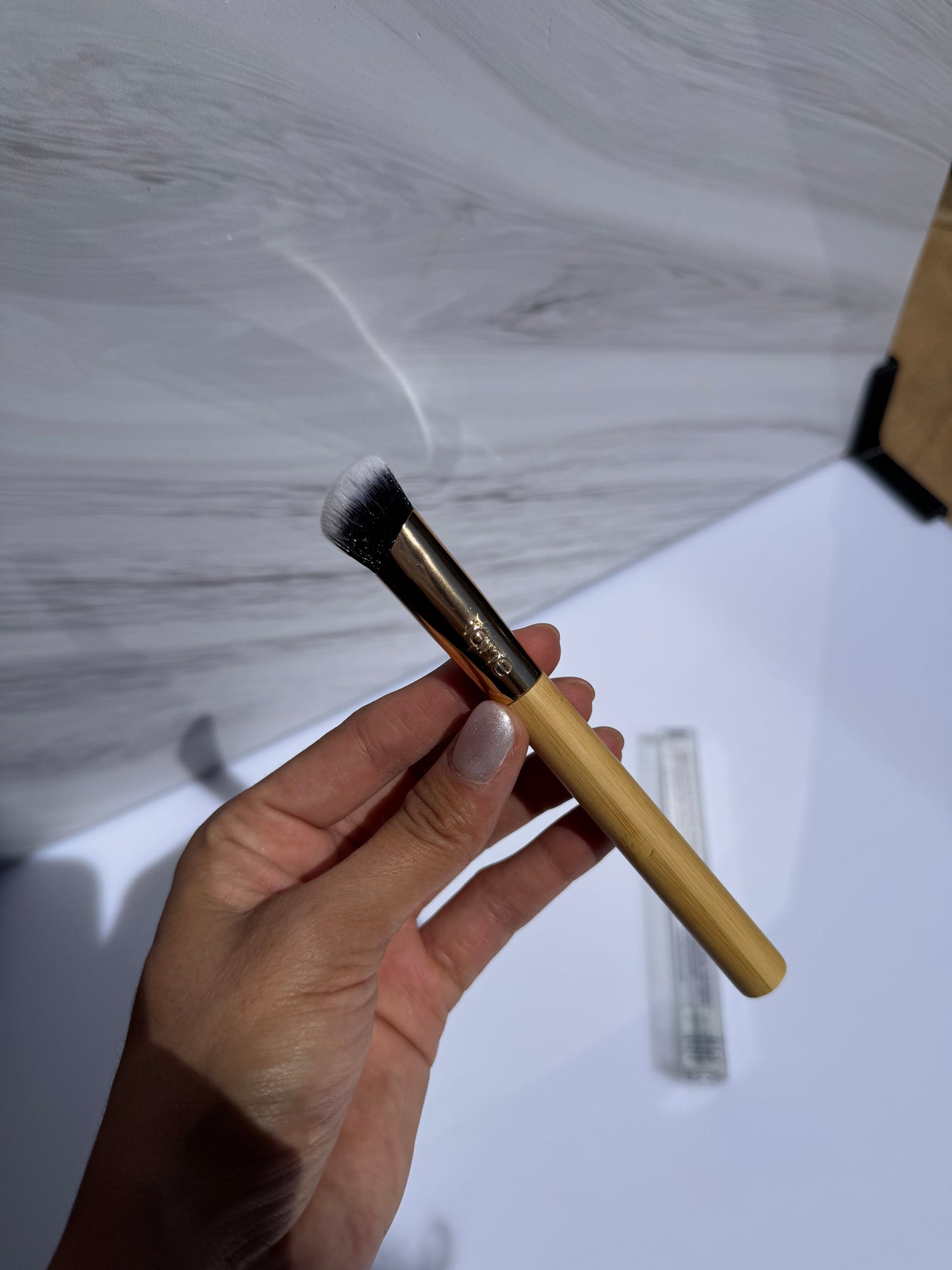 Tarte angled seamless finish concealer paw brush