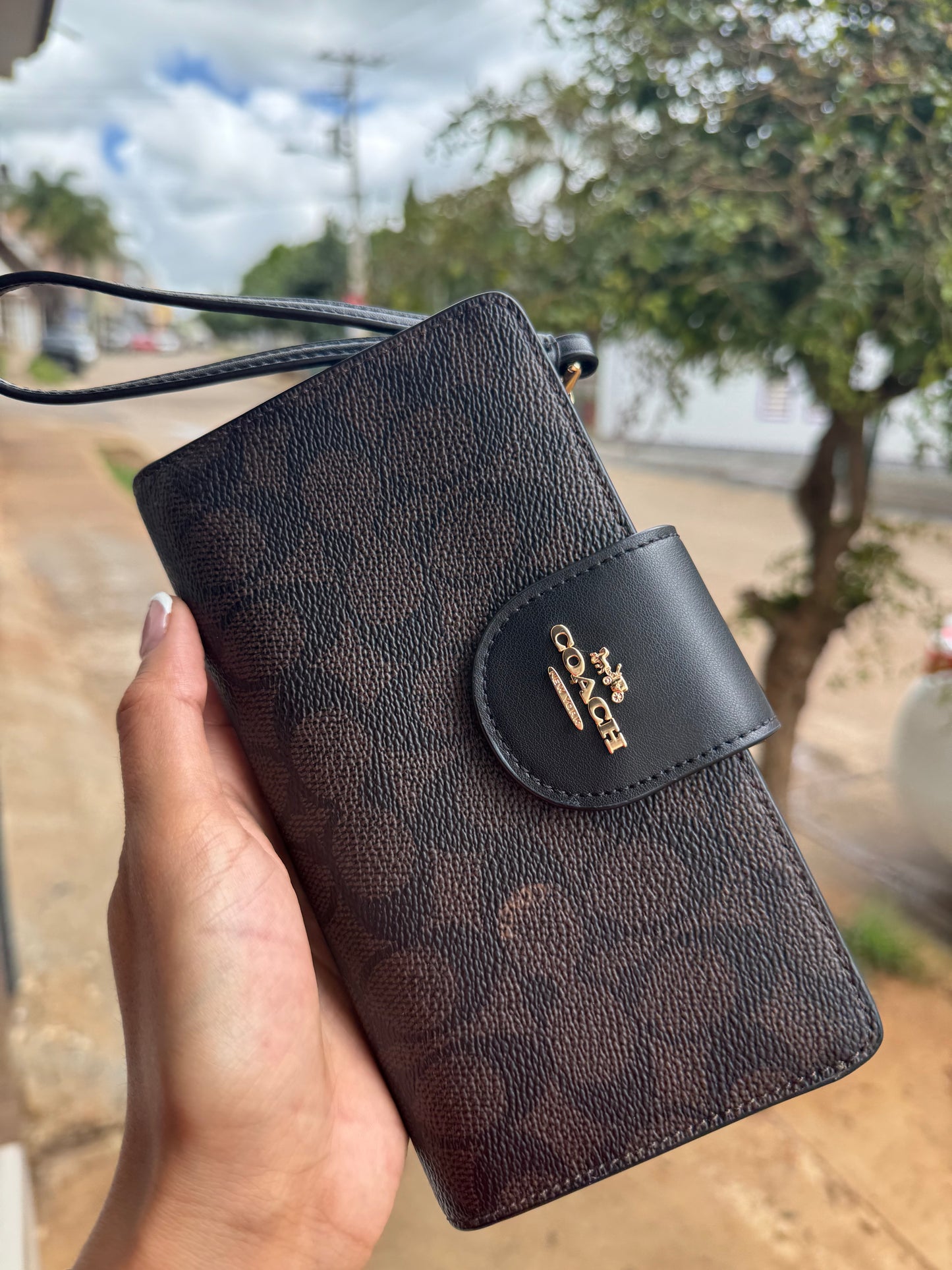 Phone Wallet COACH In Signature Canvas Gold/Walnut/Black