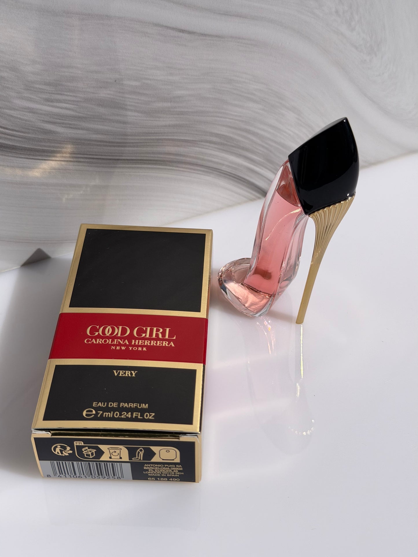 Mini Carolina Herrera Very Good Girl Eau de Parfum with Rose & Vanillai 7ml