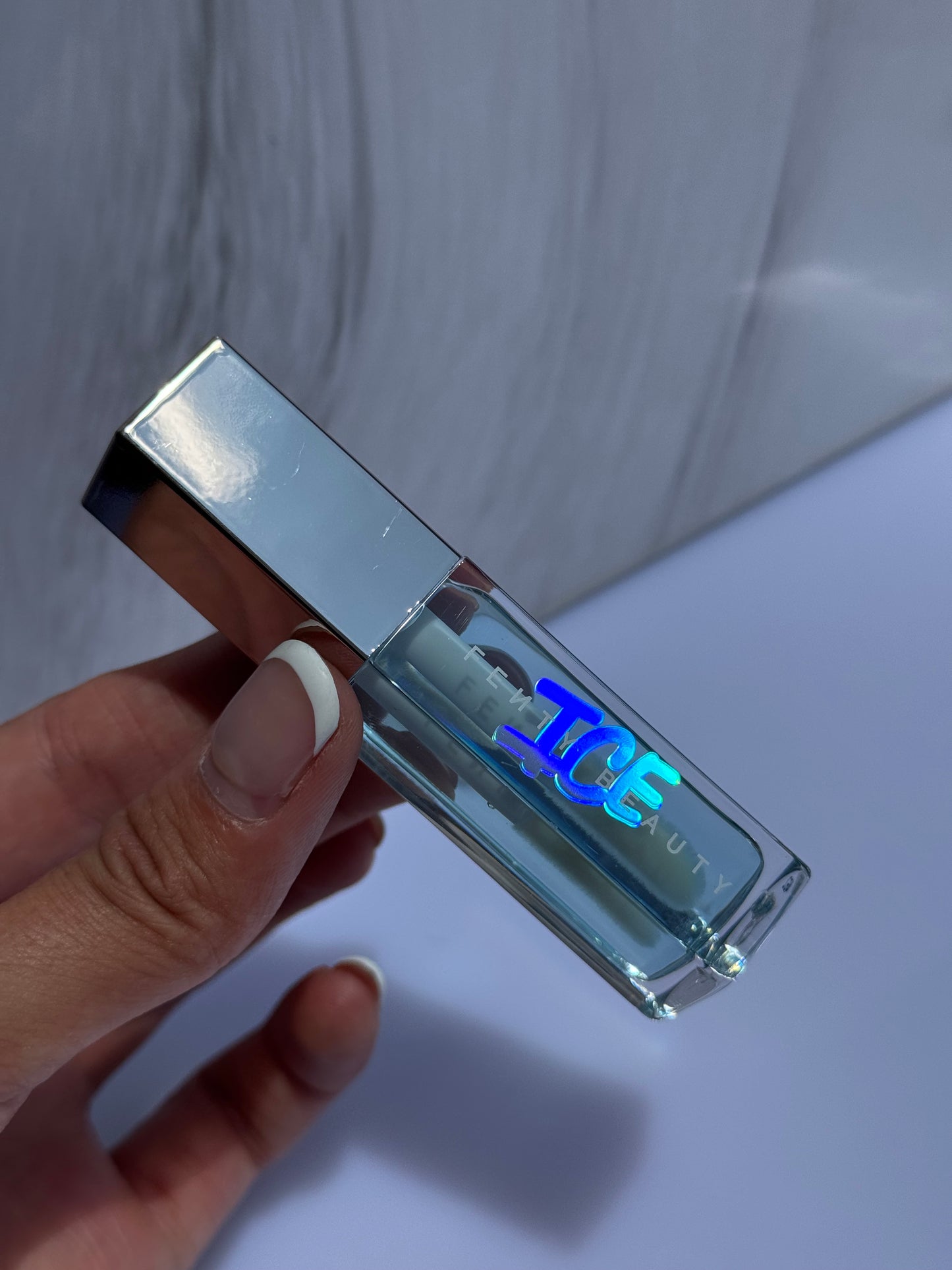 Gloss BOMB ICE Fenty Beauty Lip Gloss Tono- COLD HEART’D (sin caja)