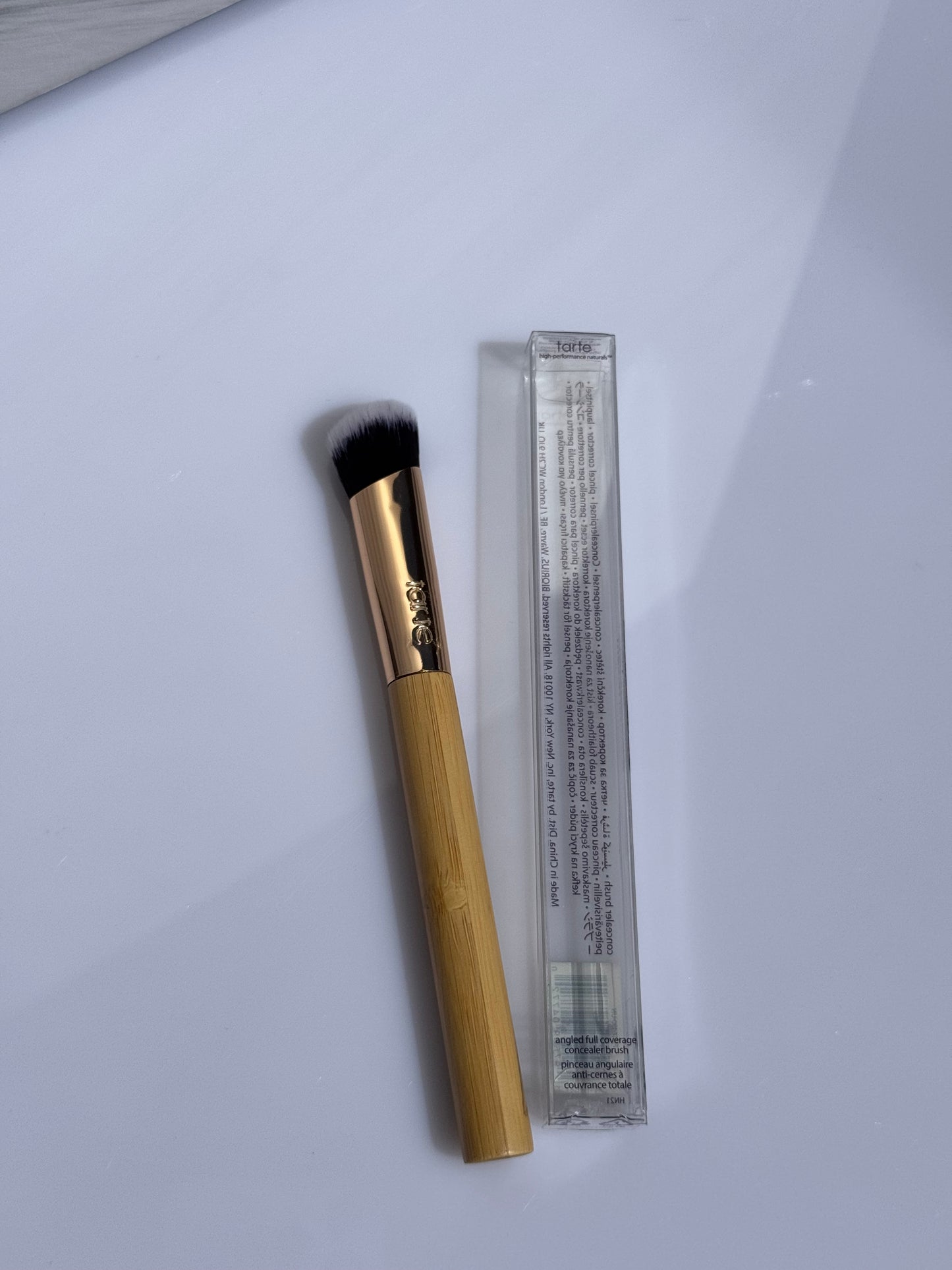 Tarte angled seamless finish concealer paw brush