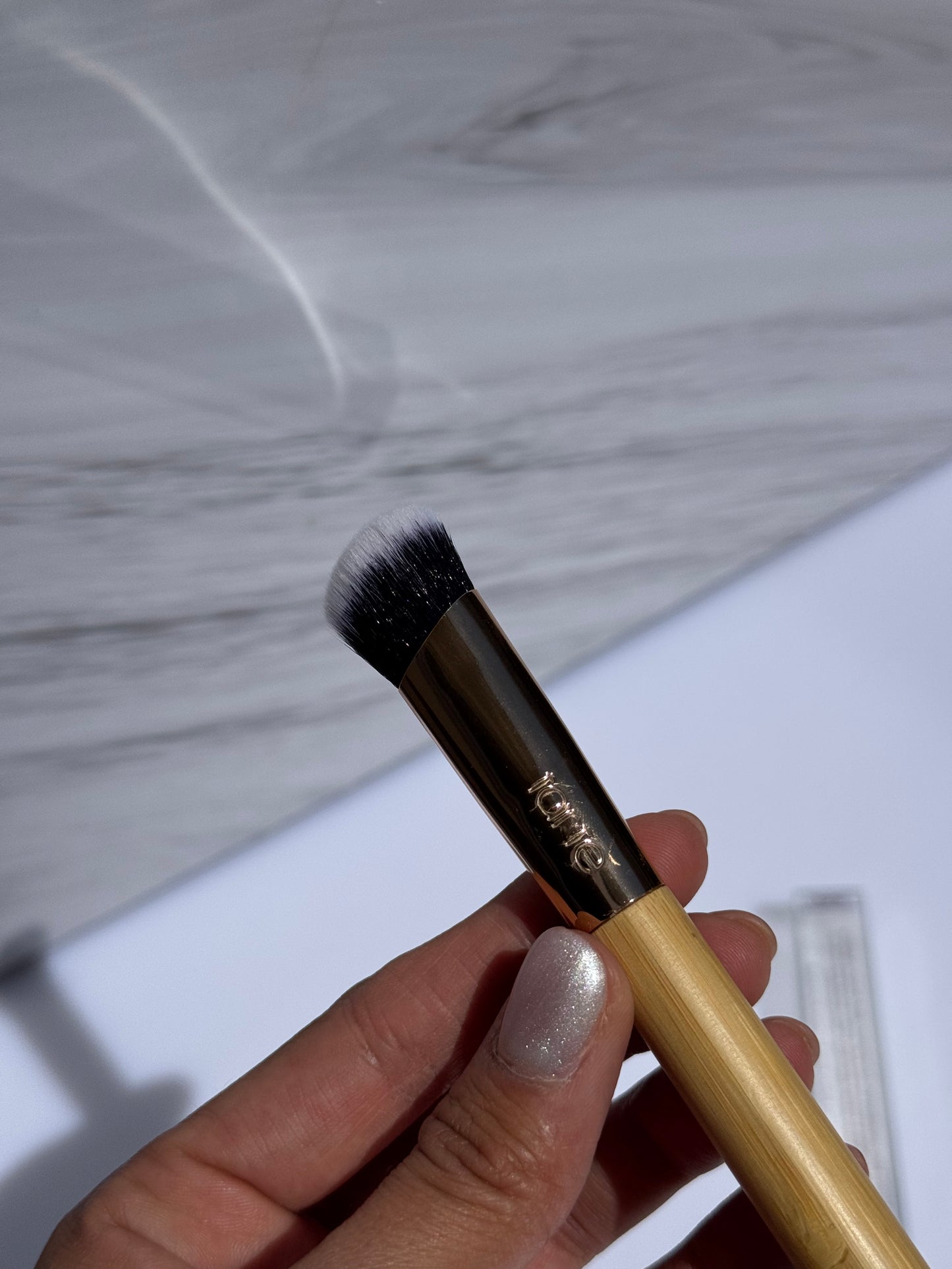 Tarte angled seamless finish concealer paw brush