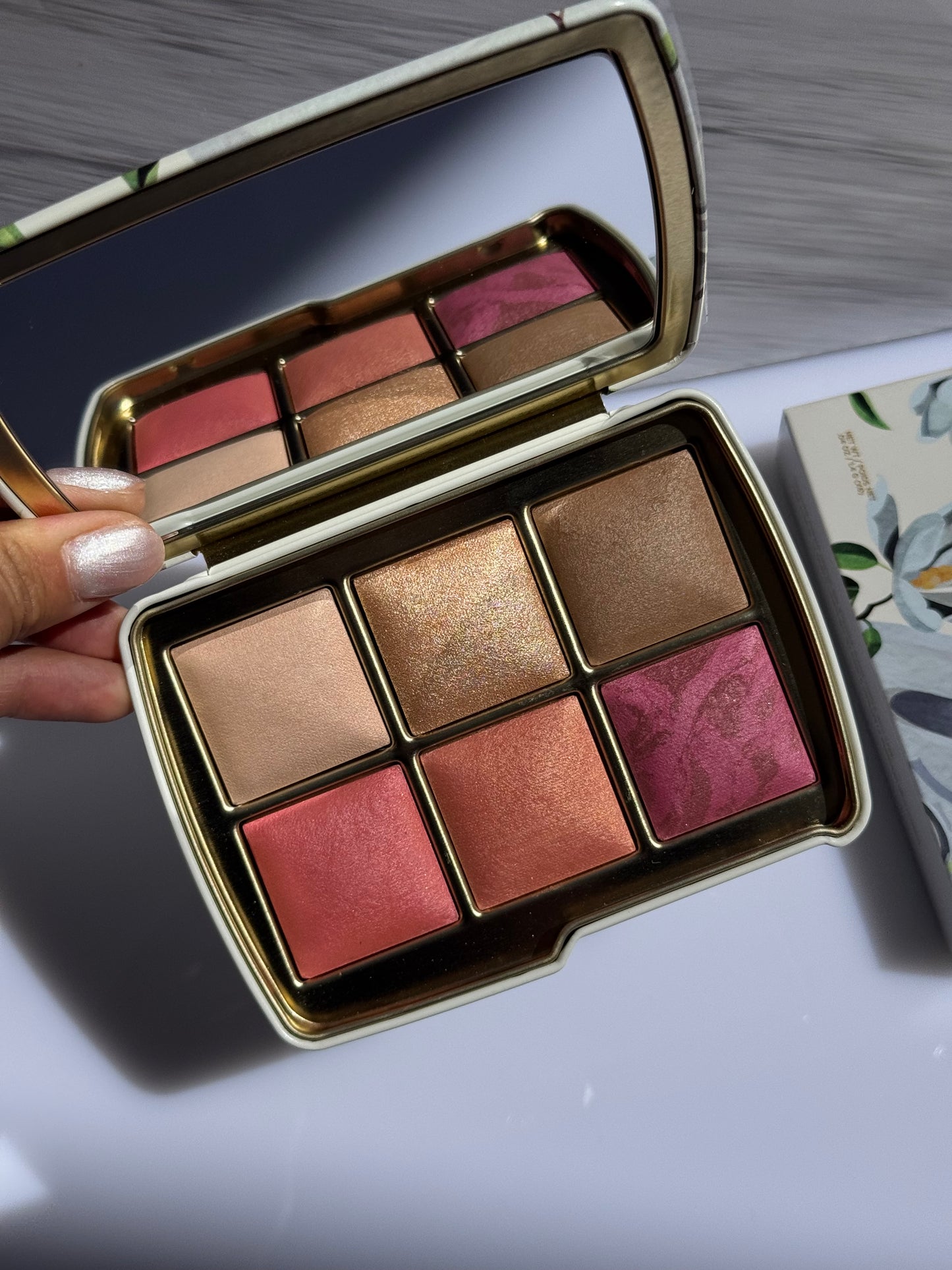 Hourglass Ambient Lighting Edit Unlocked SWAN Palette