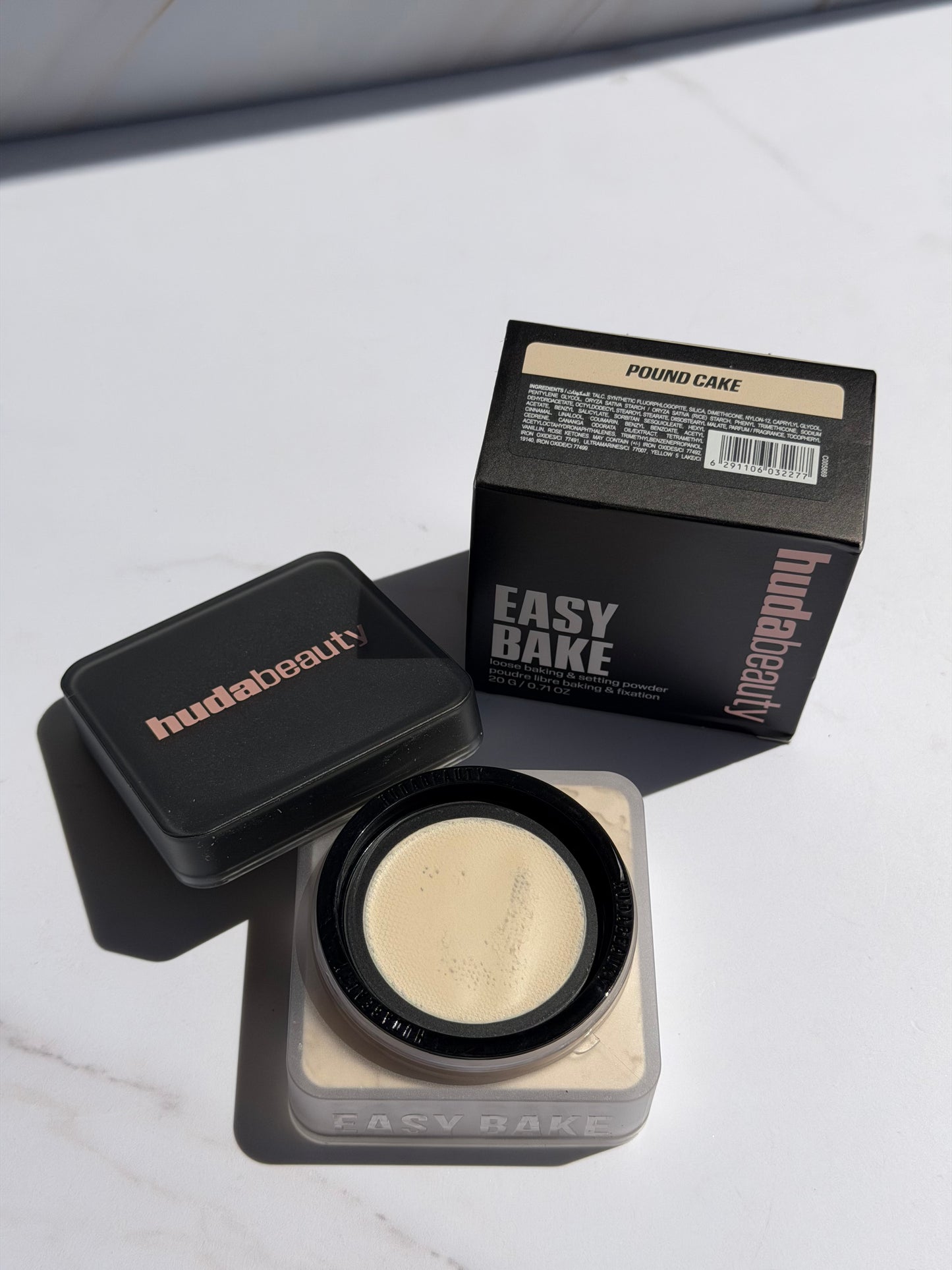 HUDA BEAUTY -Easy Bake Blurring Loose Baking & Setting Powder POUND CAKE